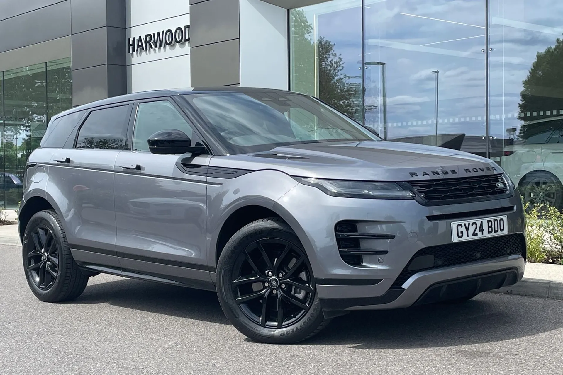 LAND ROVER RANGE ROVER EVOQUE focused image