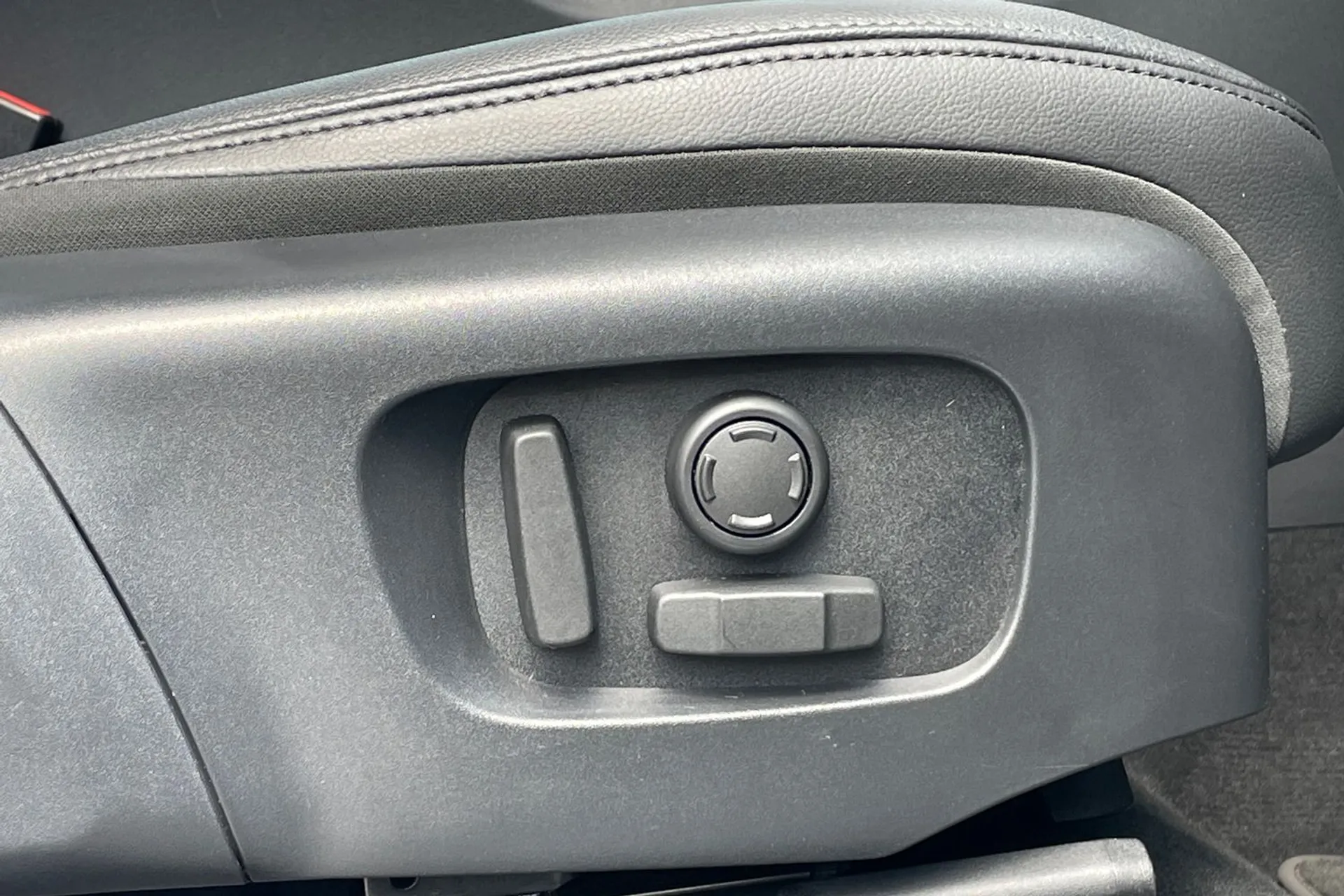 LAND ROVER RANGE ROVER EVOQUE thumbnail image number 58