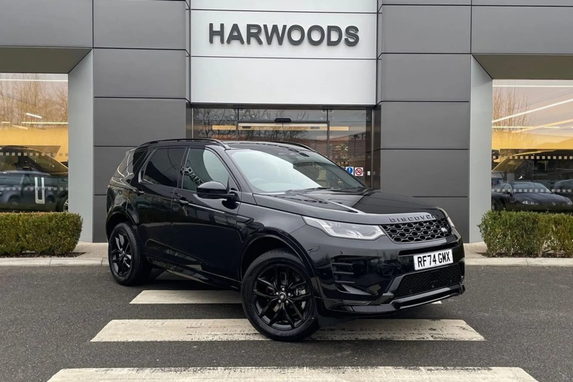 LAND ROVER DISCOVERY SPORT focused image