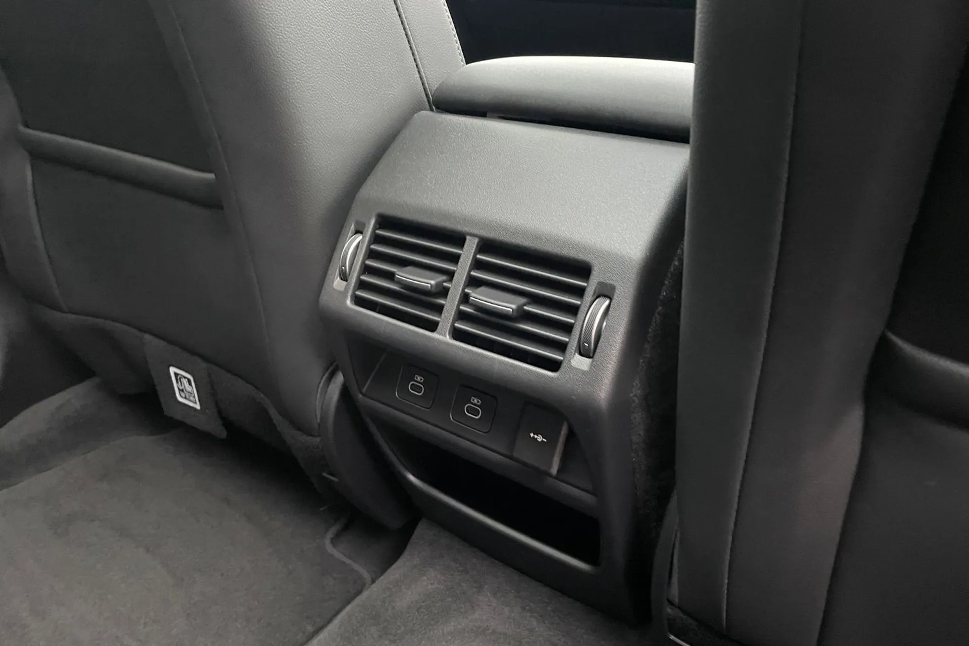 LAND ROVER DISCOVERY SPORT thumbnail image number 37
