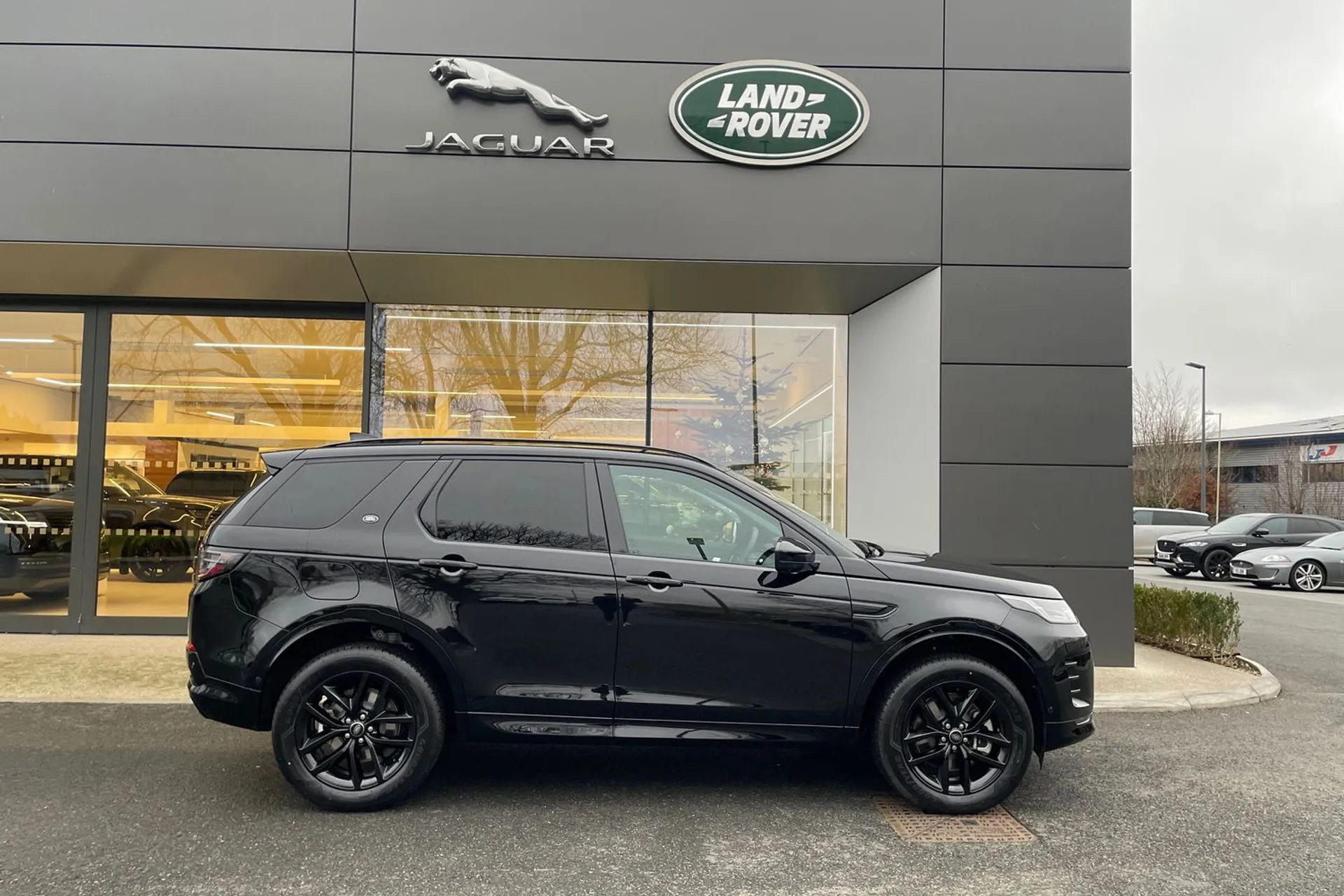 LAND ROVER DISCOVERY SPORT thumbnail image number 2