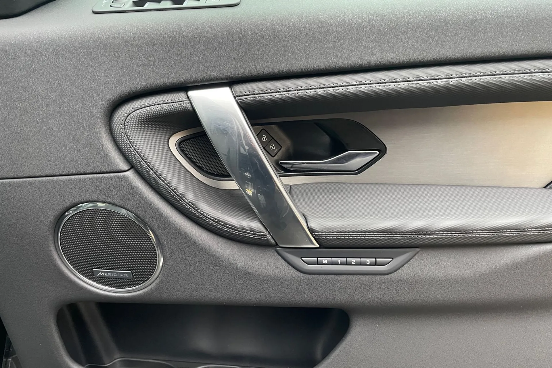 LAND ROVER DISCOVERY SPORT thumbnail image number 53