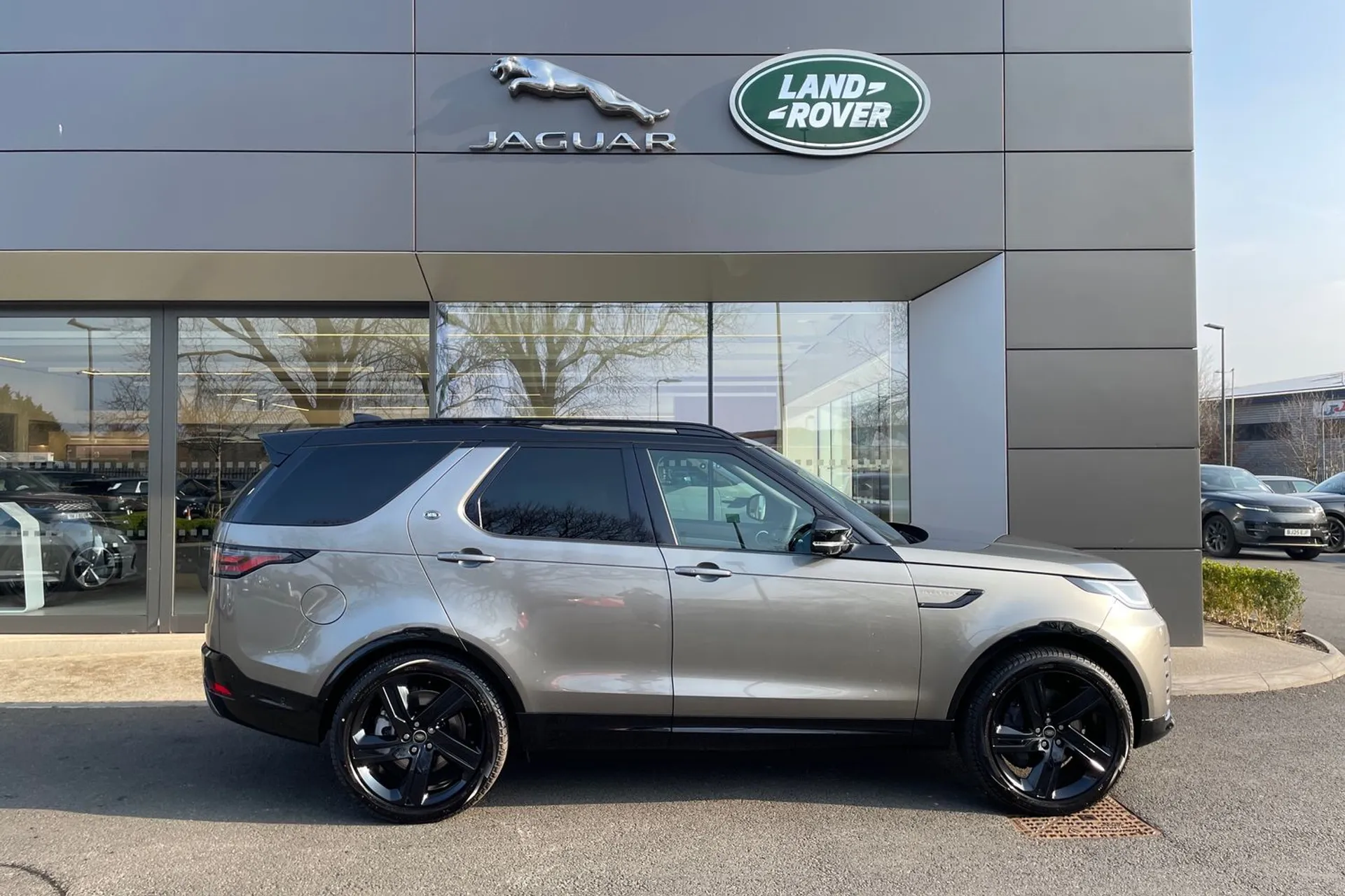 LAND ROVER DISCOVERY thumbnail image number 2