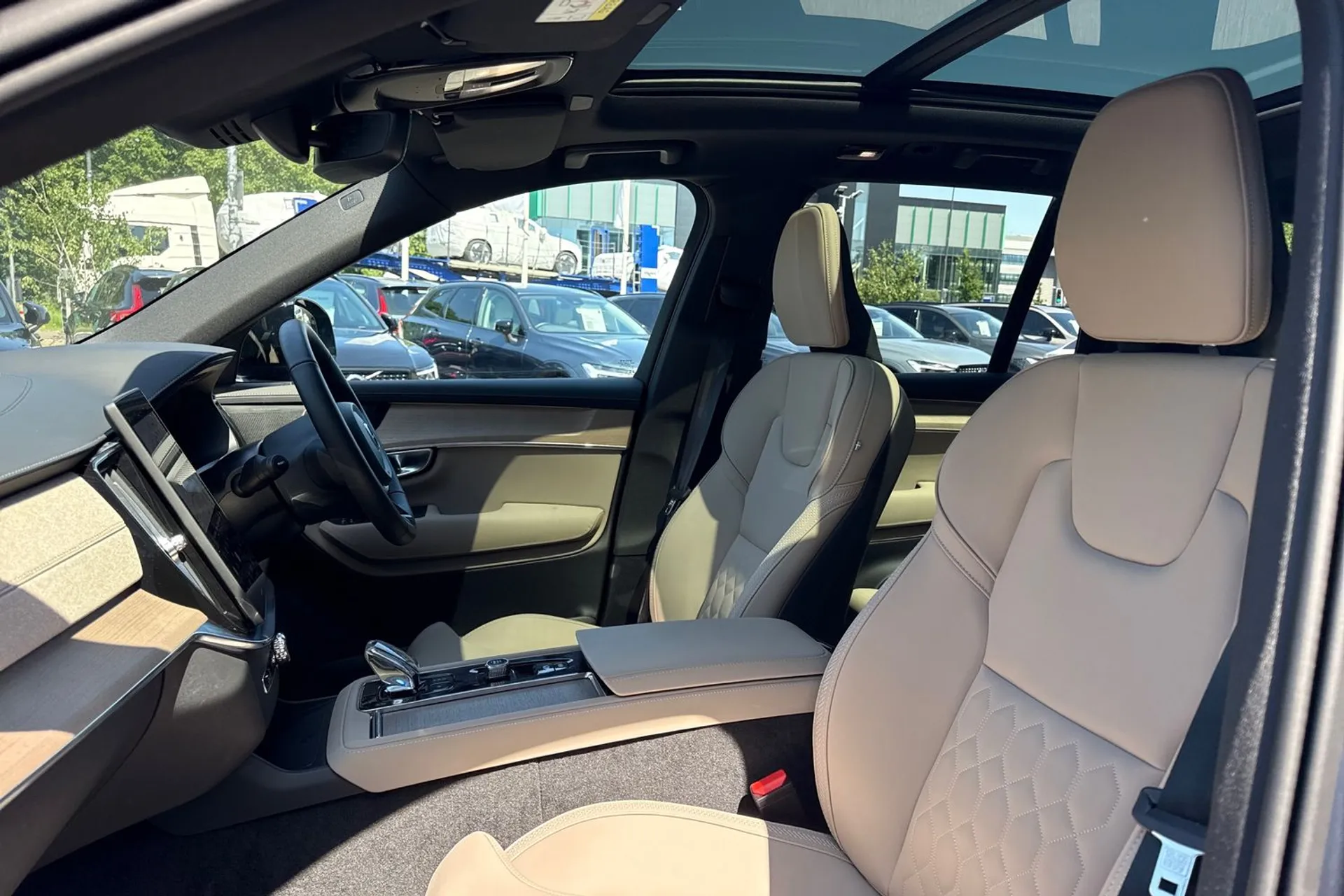 Volvo XC90 thumbnail image number 32