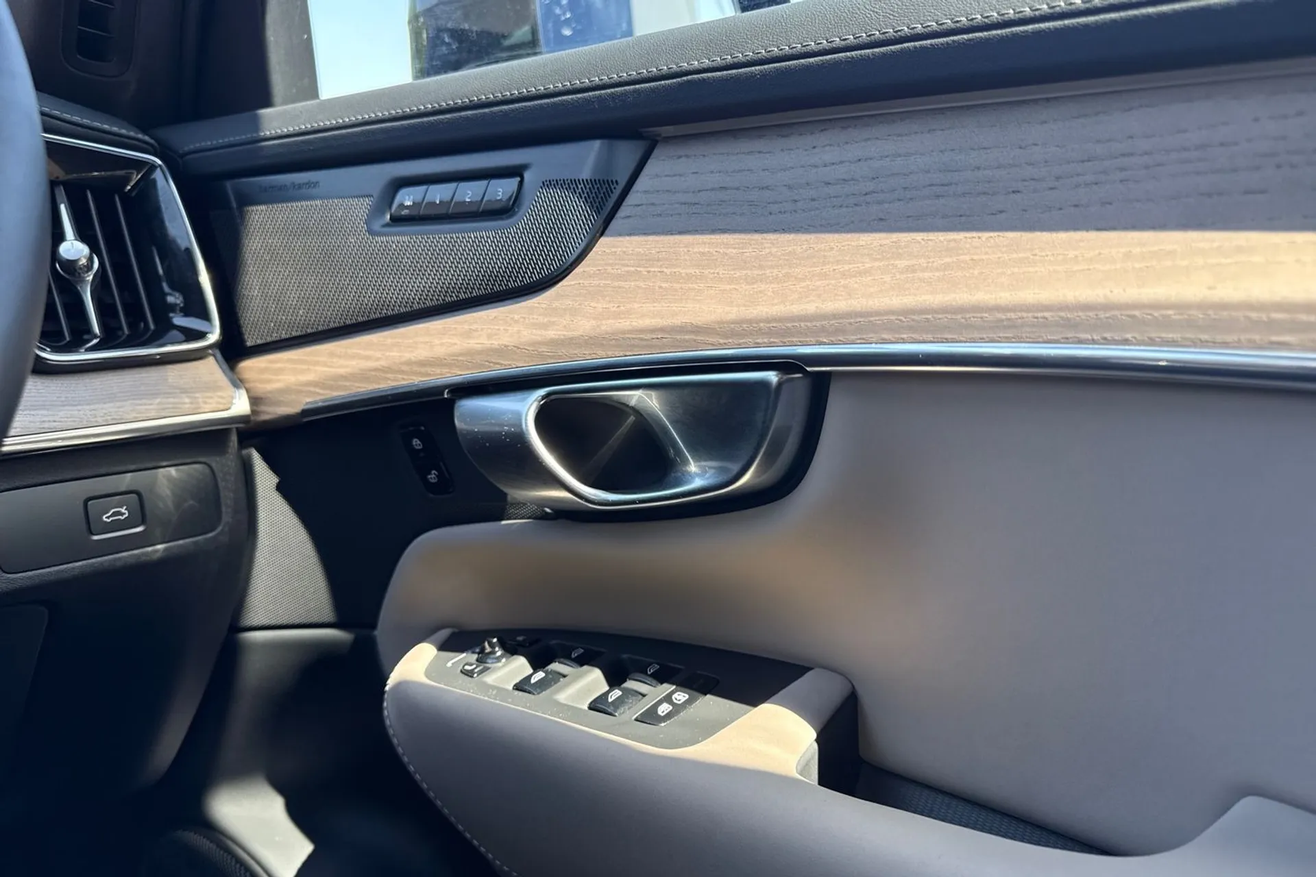 Volvo XC90 thumbnail image number 44
