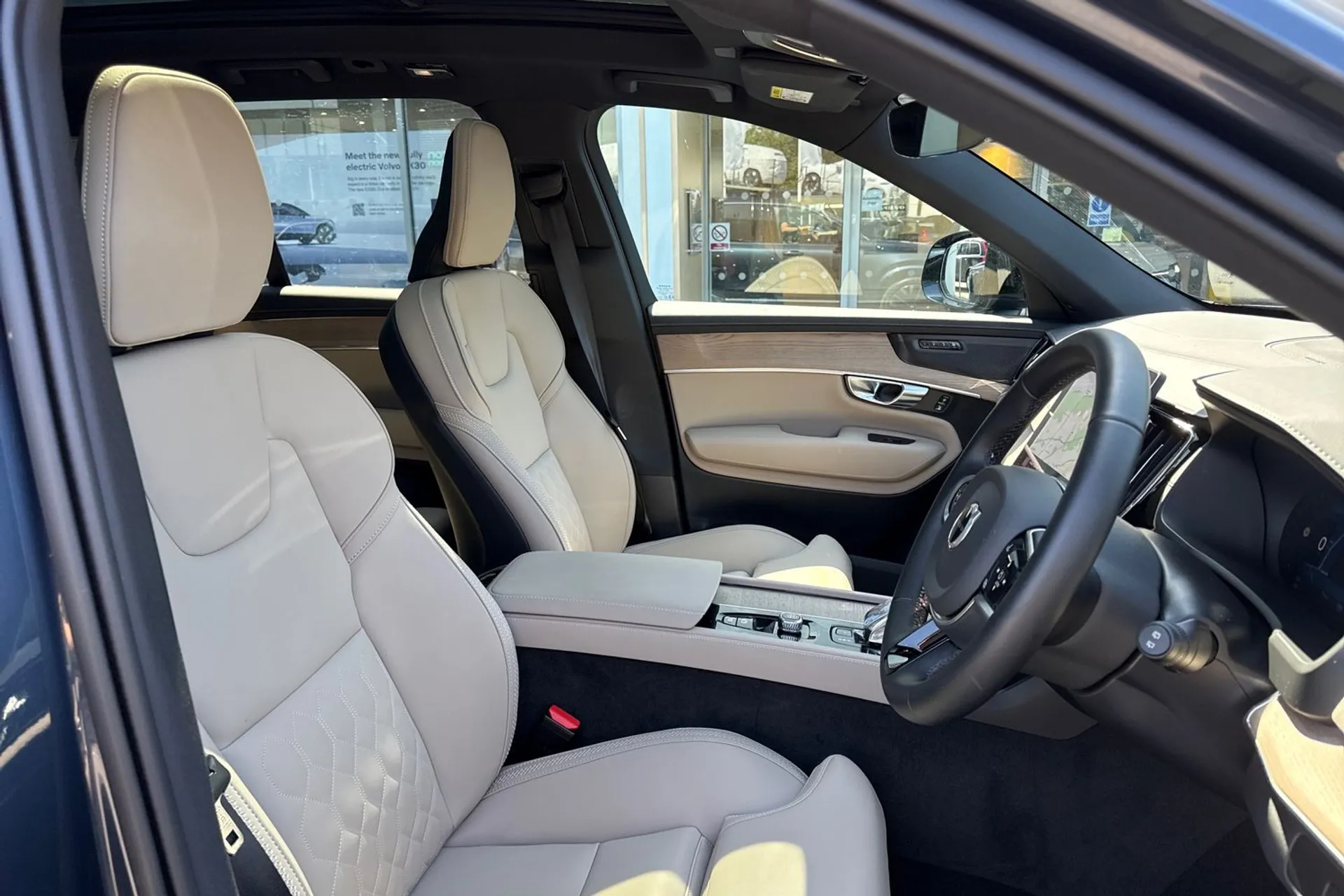 Volvo XC90 thumbnail image number 30