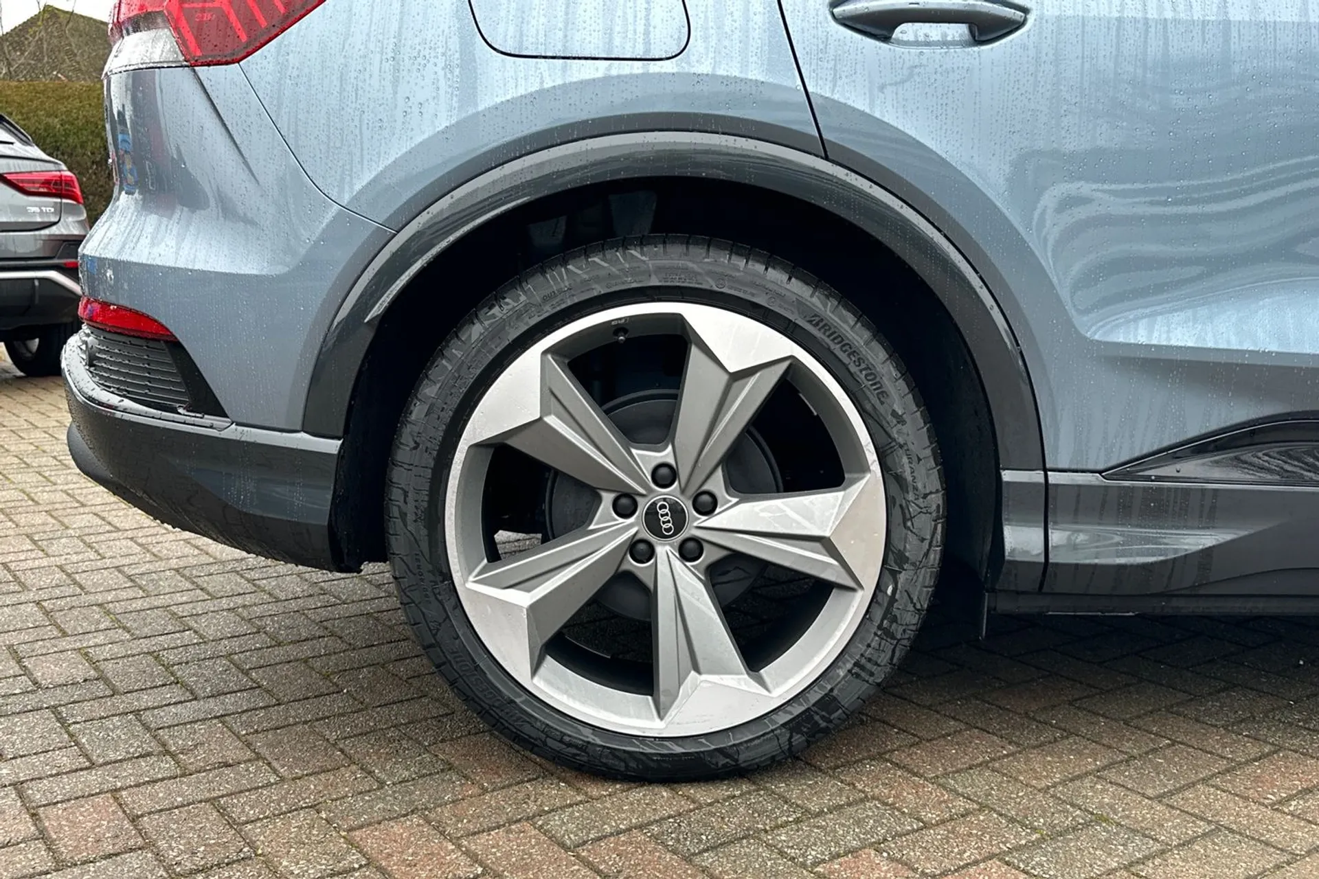 Audi Q4 thumbnail image number 8