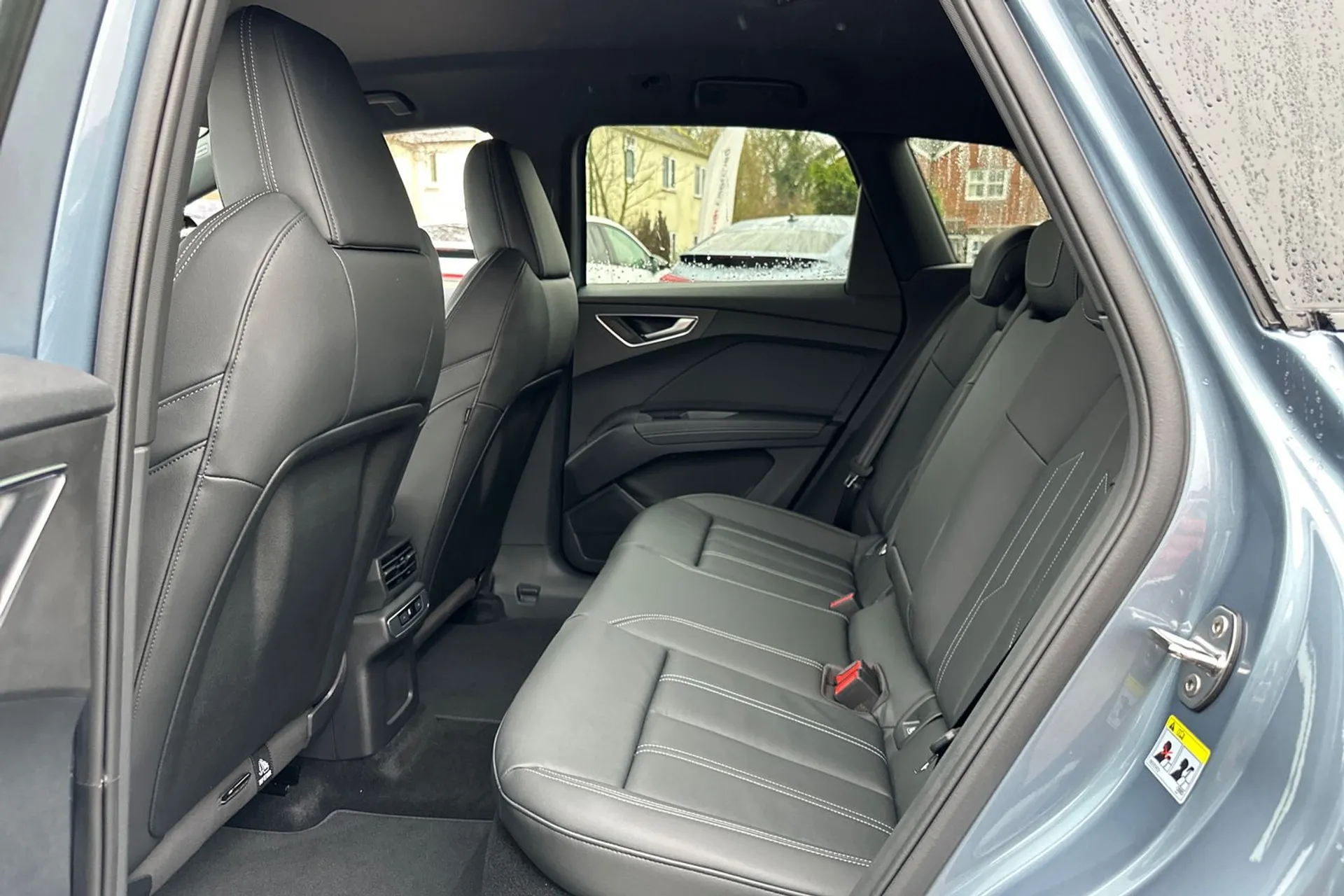 Audi Q4 thumbnail image number 36
