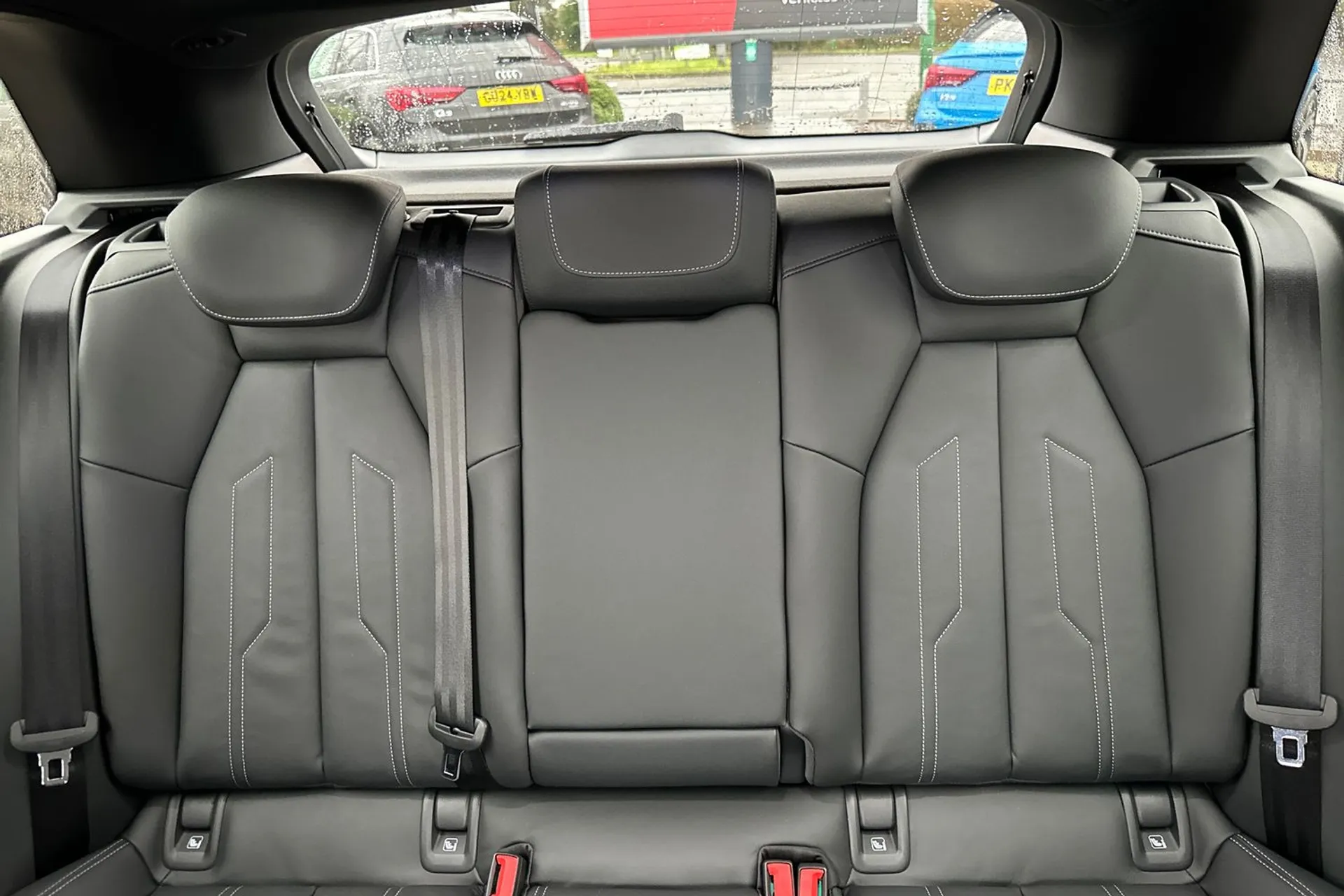 Audi Q4 thumbnail image number 7