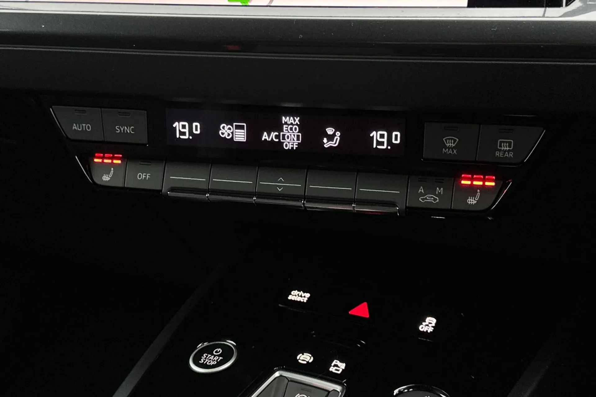 Audi Q4 thumbnail image number 12