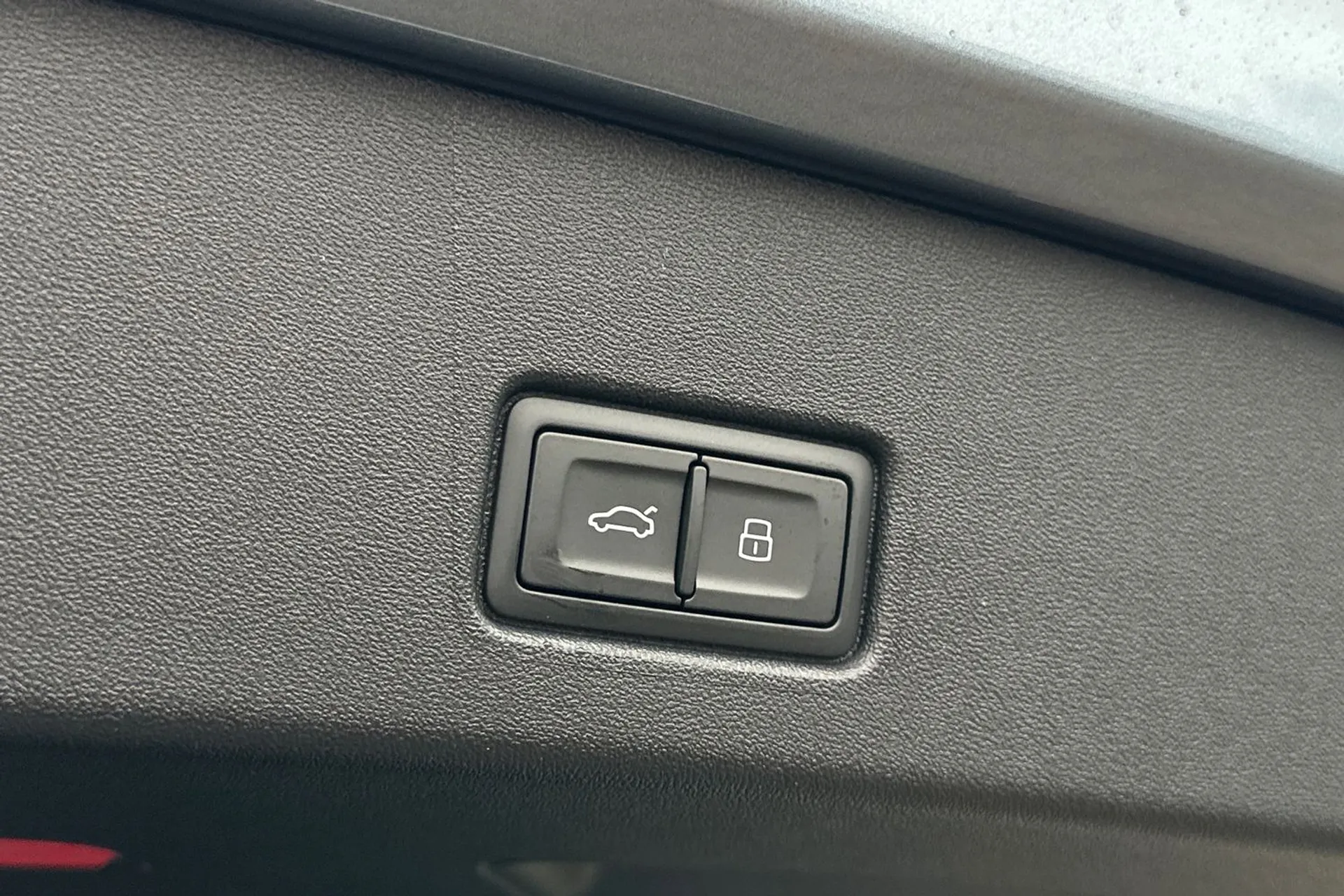 Audi Q4 thumbnail image number 16