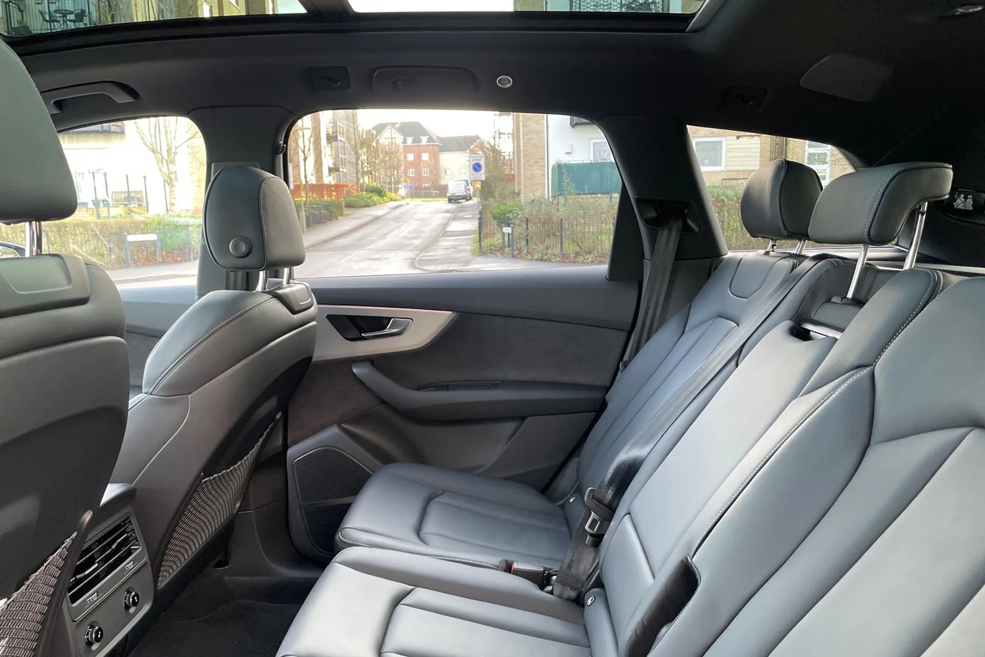 Audi Q7 thumbnail image number 28
