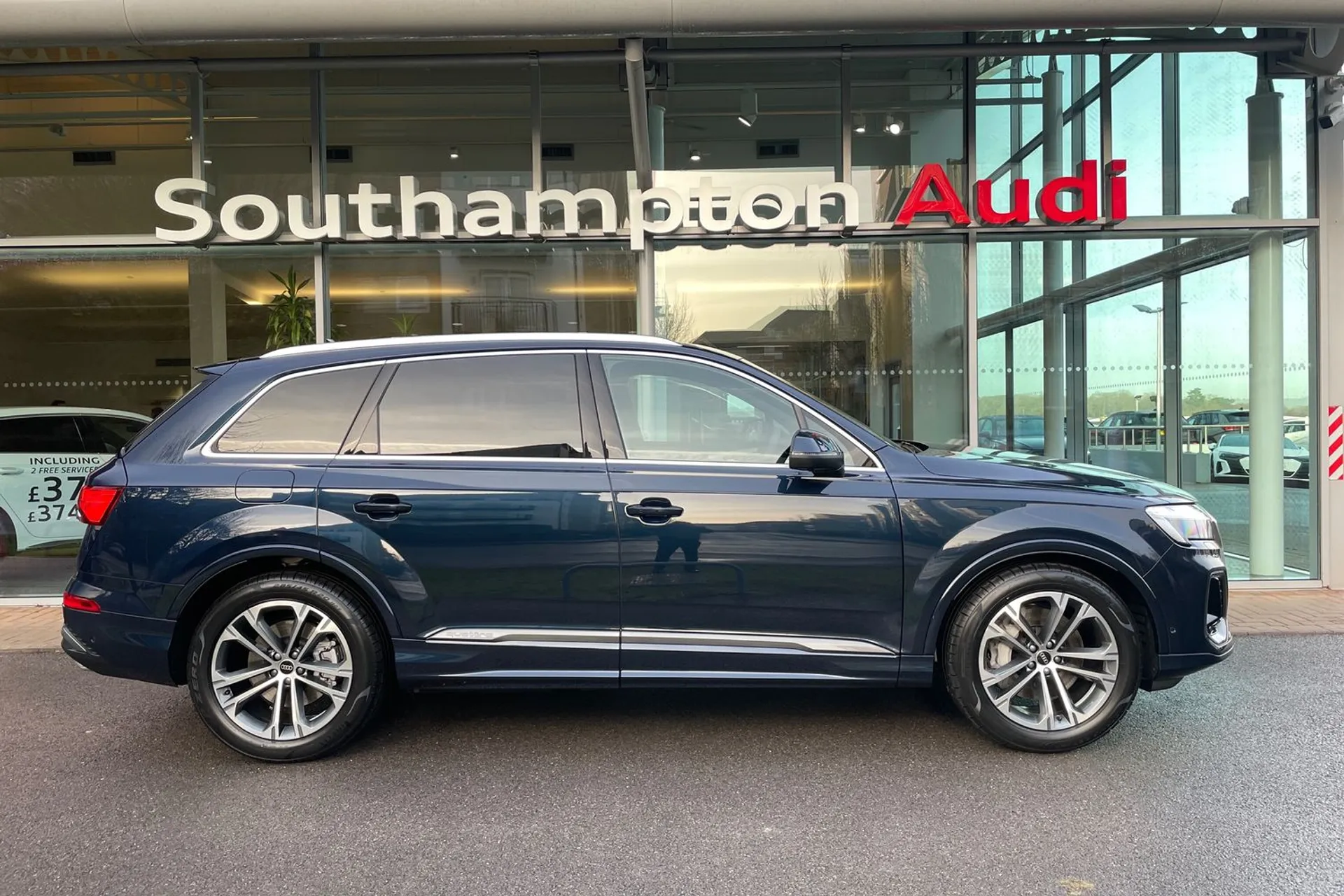 Audi Q7 thumbnail image number 2