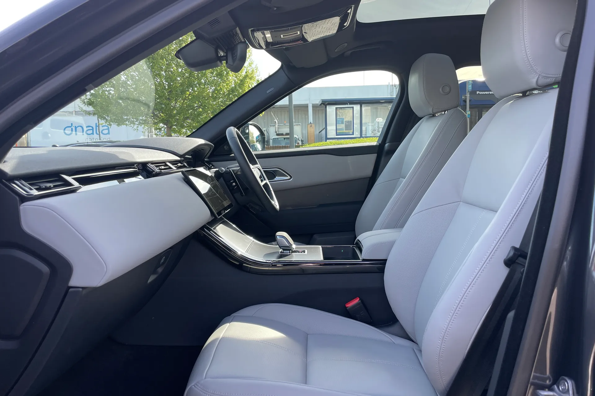 LAND ROVER RANGE ROVER VELAR thumbnail image number 52