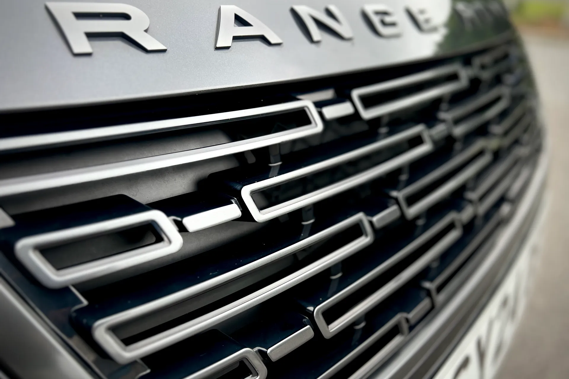 LAND ROVER RANGE ROVER VELAR thumbnail image number 23