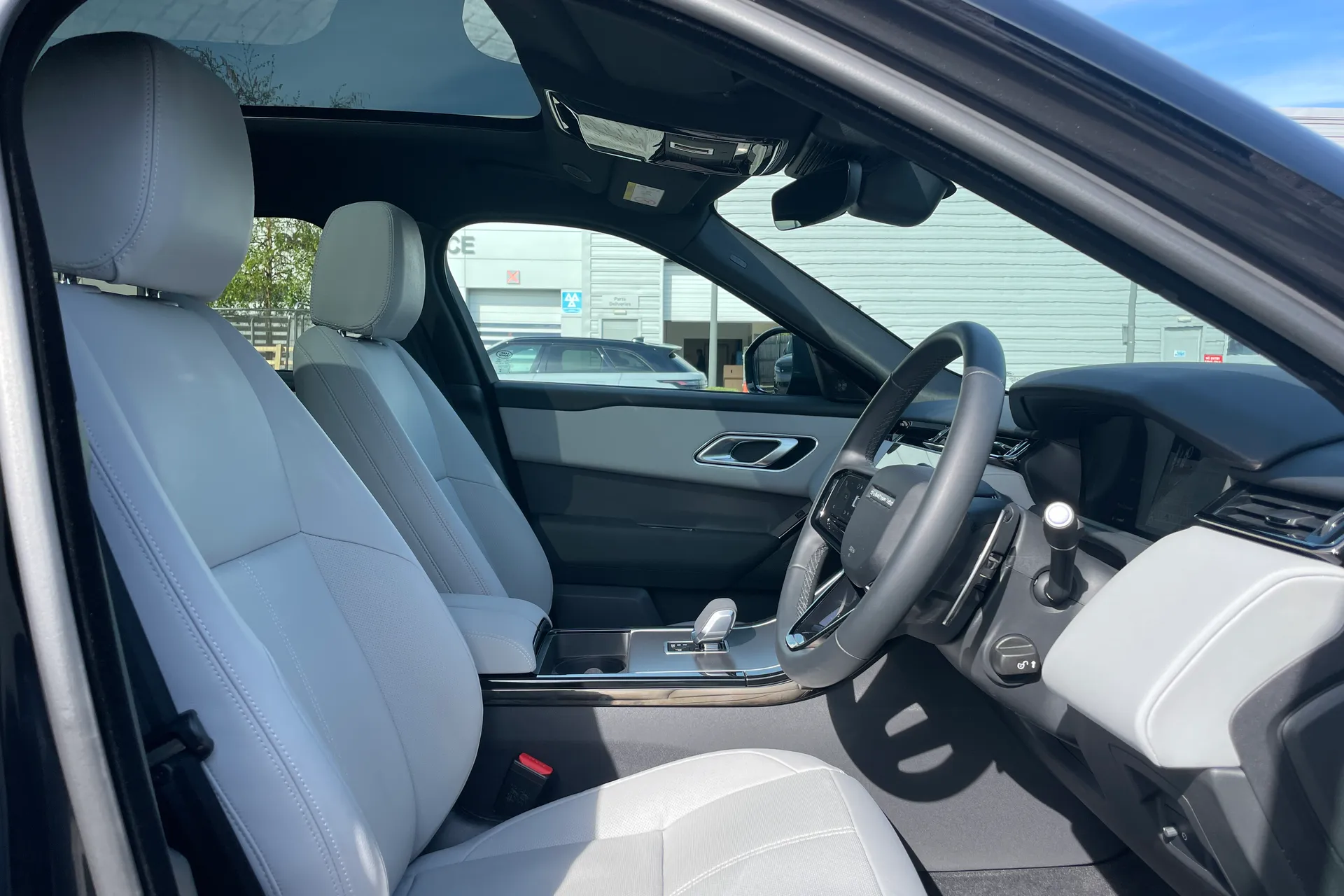 LAND ROVER RANGE ROVER VELAR thumbnail image number 46