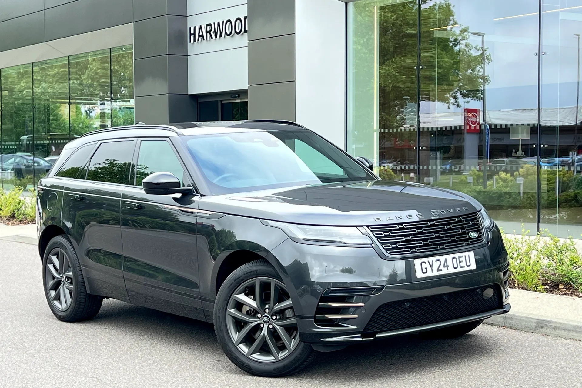LAND ROVER RANGE ROVER VELAR focused image