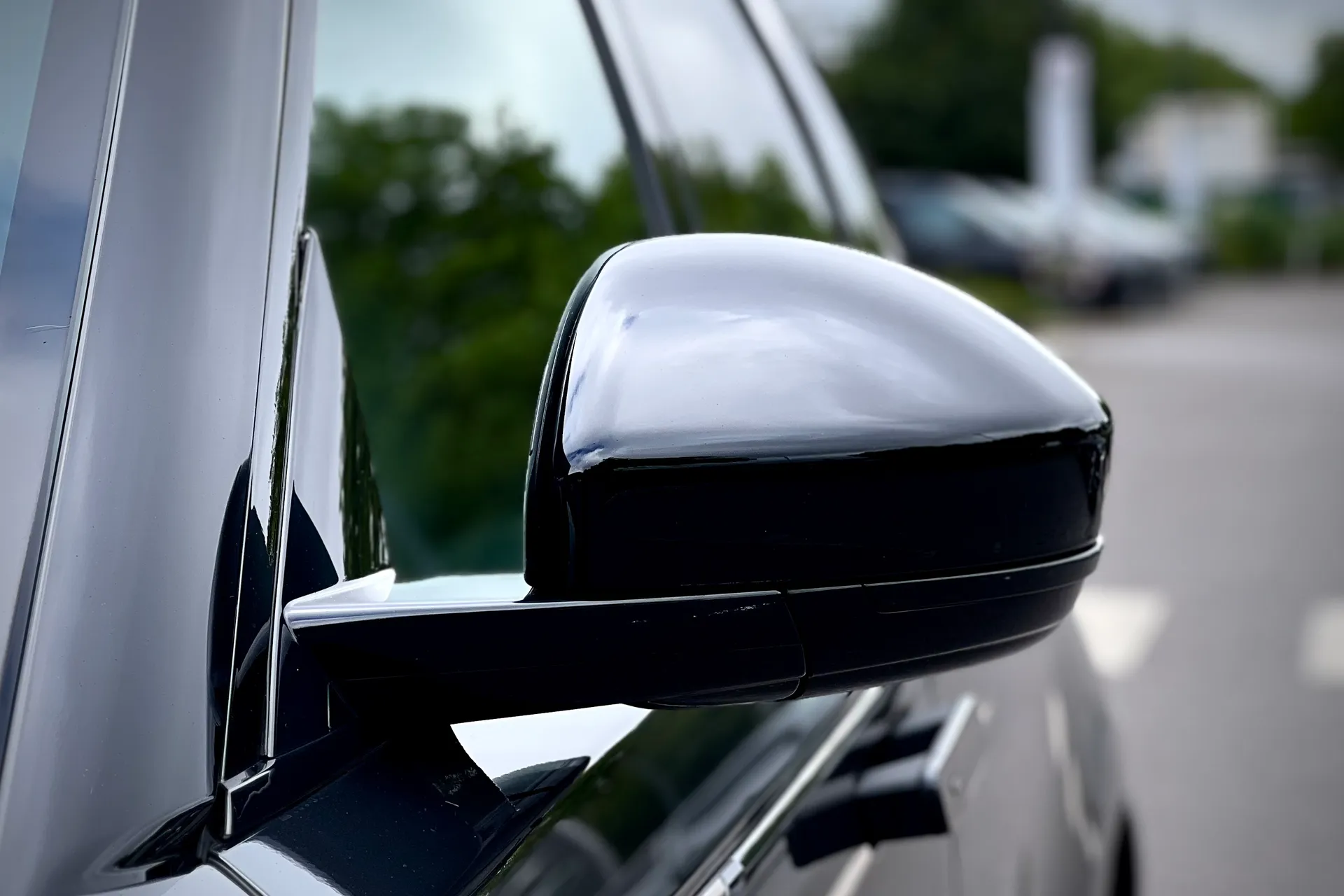 LAND ROVER RANGE ROVER VELAR thumbnail image number 9