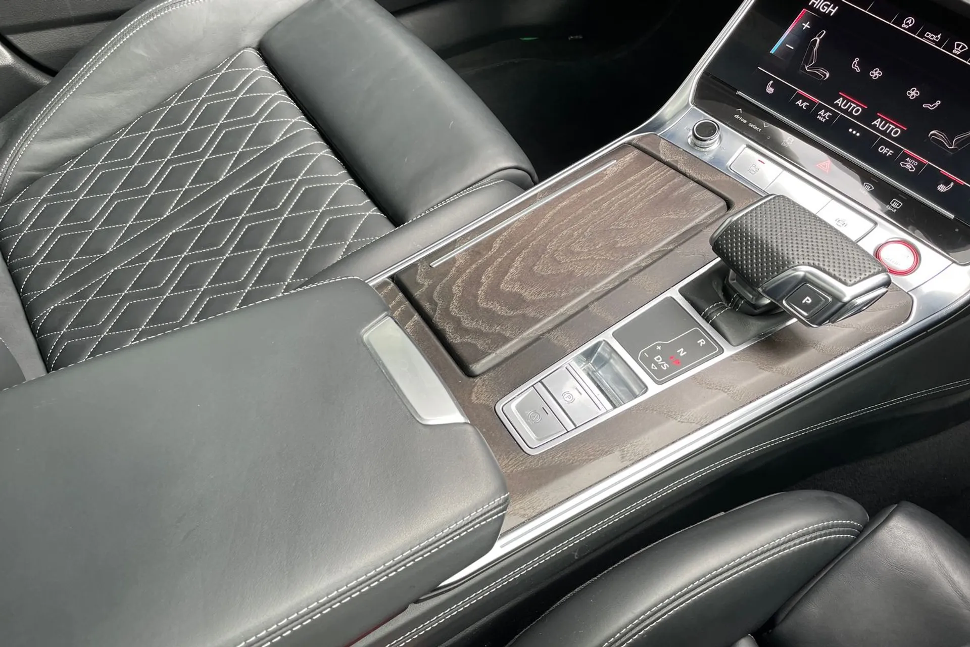 Audi A6 thumbnail image number 40