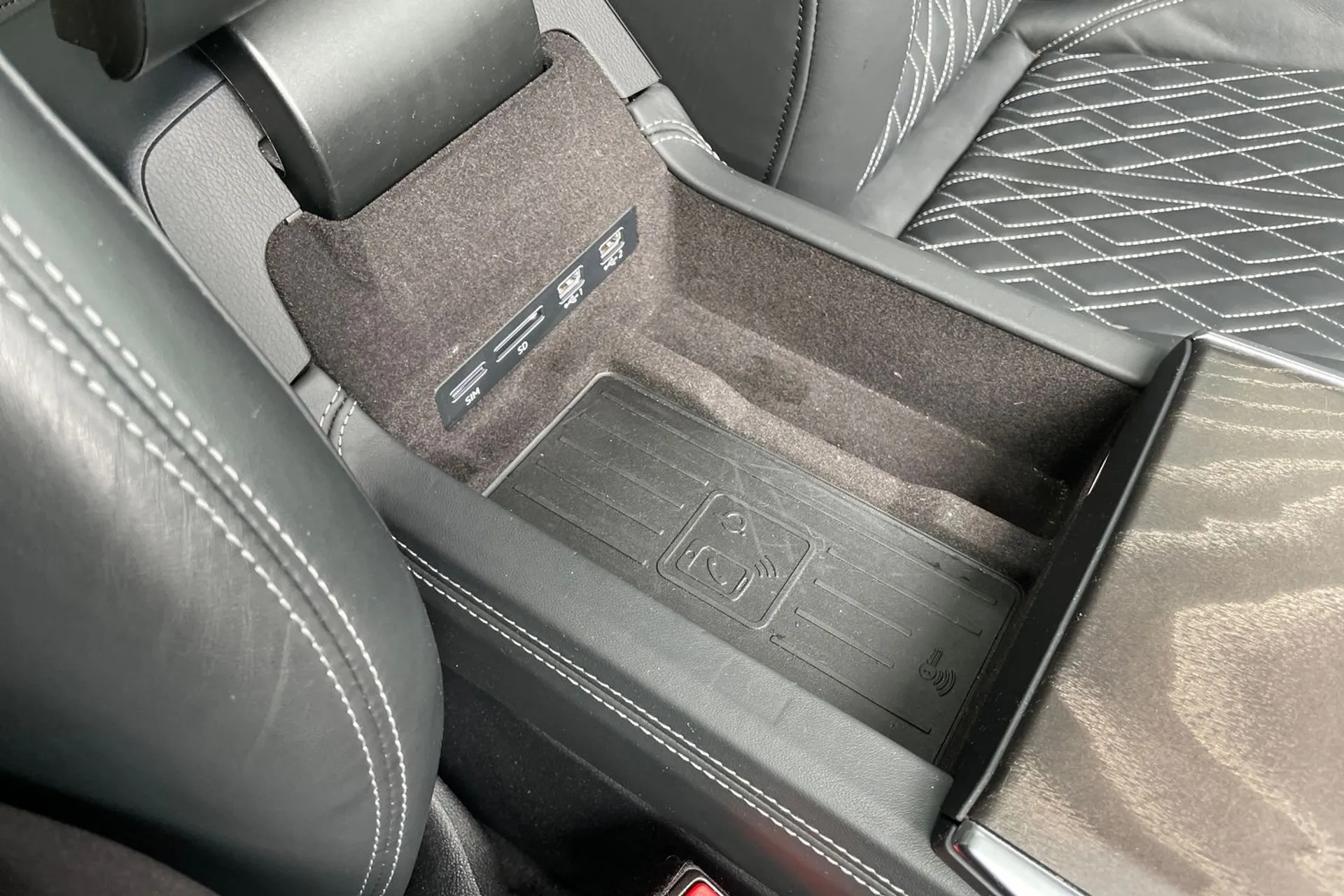 Audi A6 thumbnail image number 43