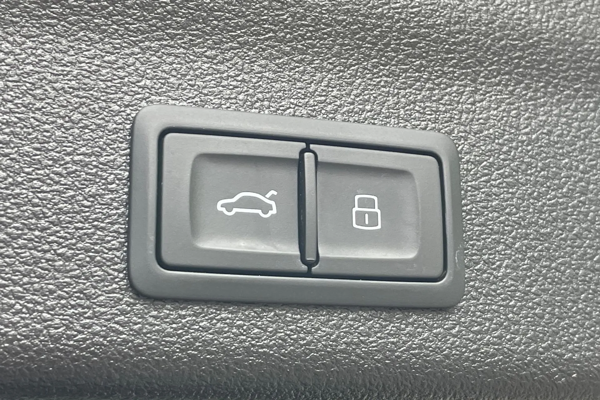 Audi A6 thumbnail image number 19