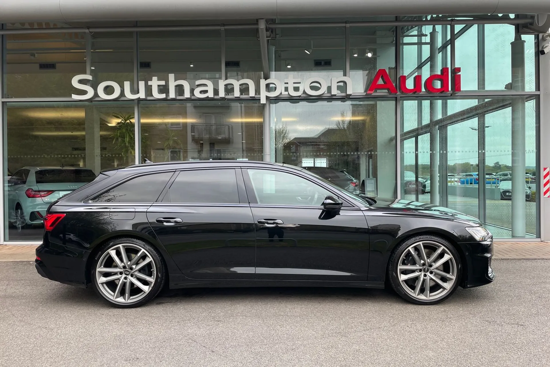 Audi A6 thumbnail image number 2