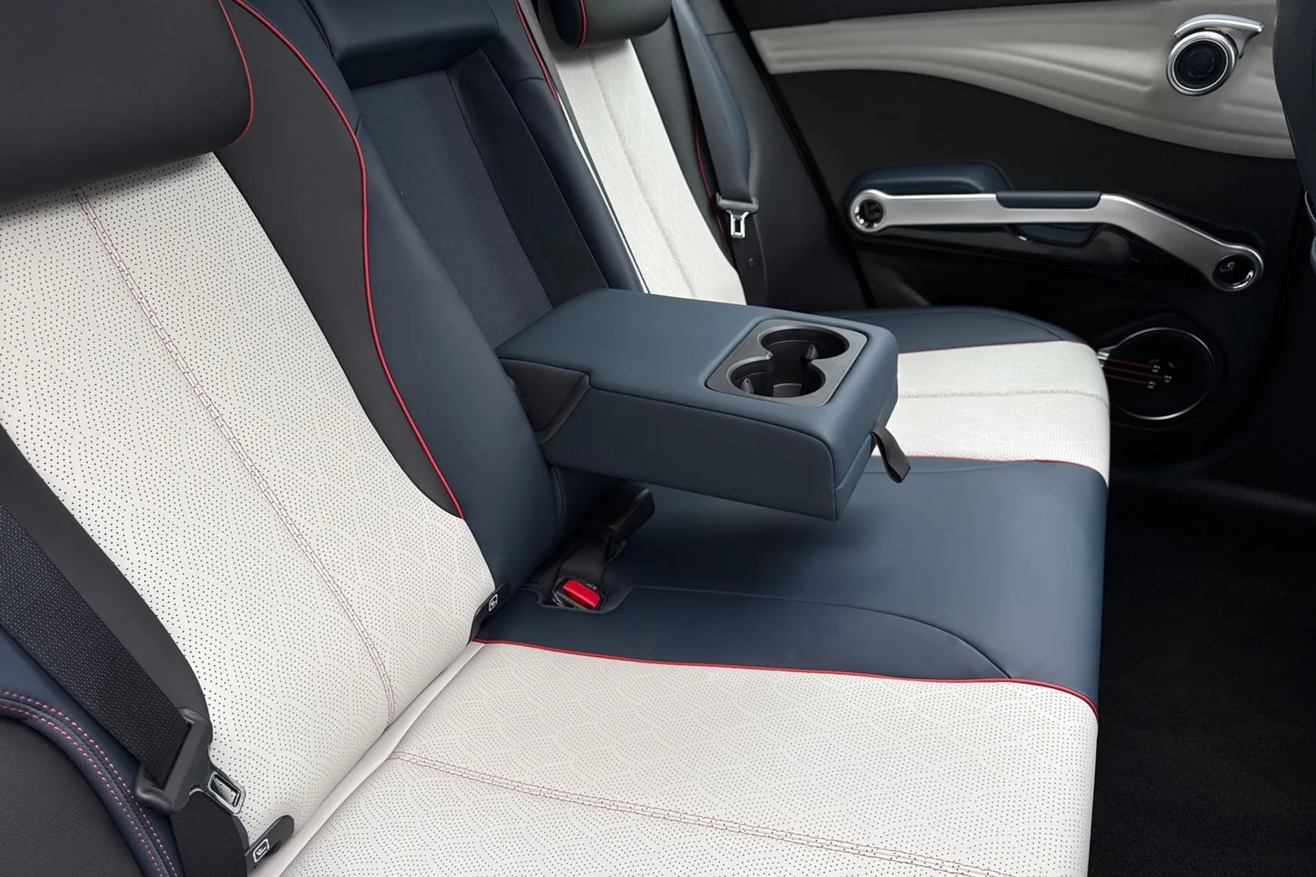 BYD ATTO 3 thumbnail image number 31