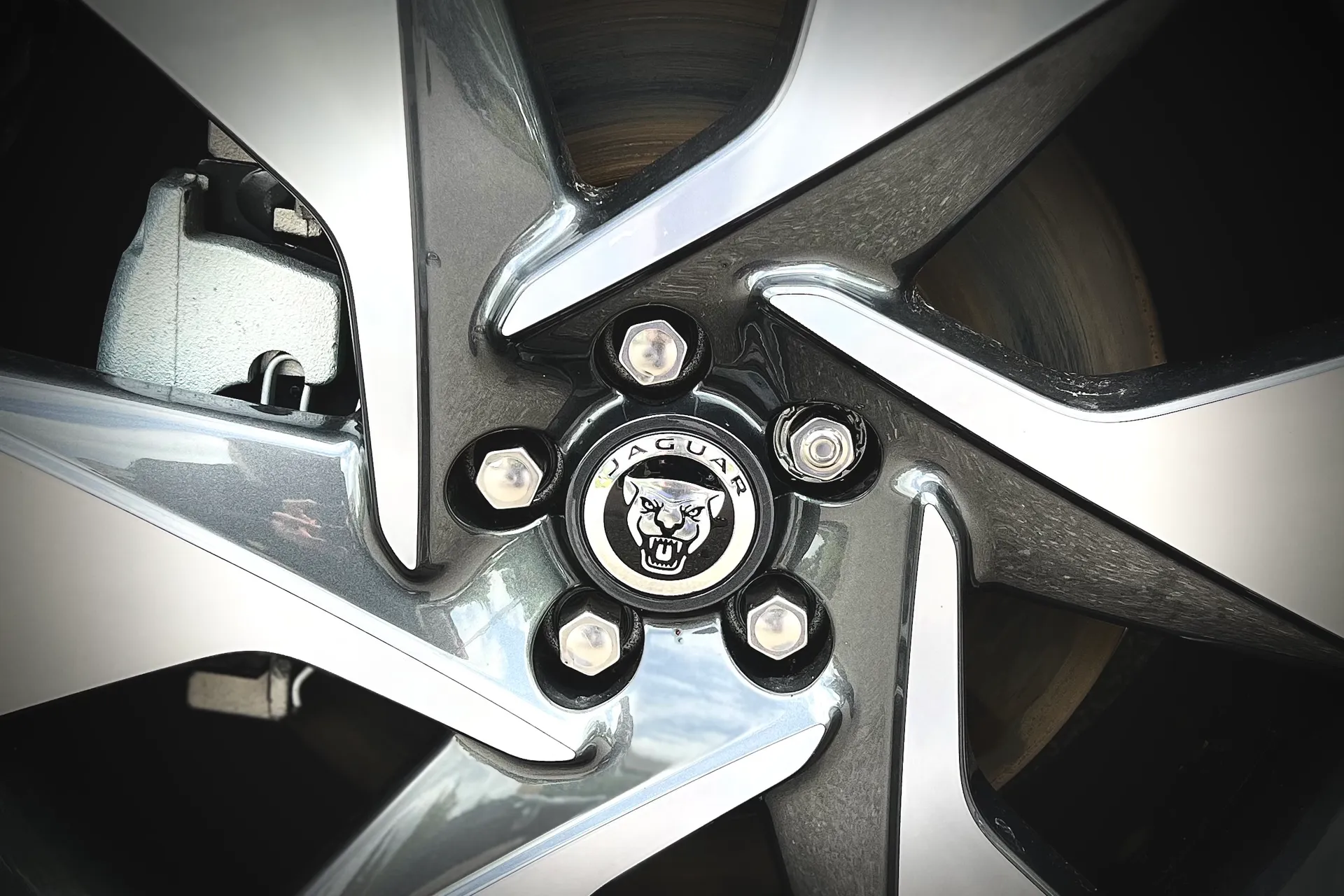 Jaguar I-PACE thumbnail image number 12