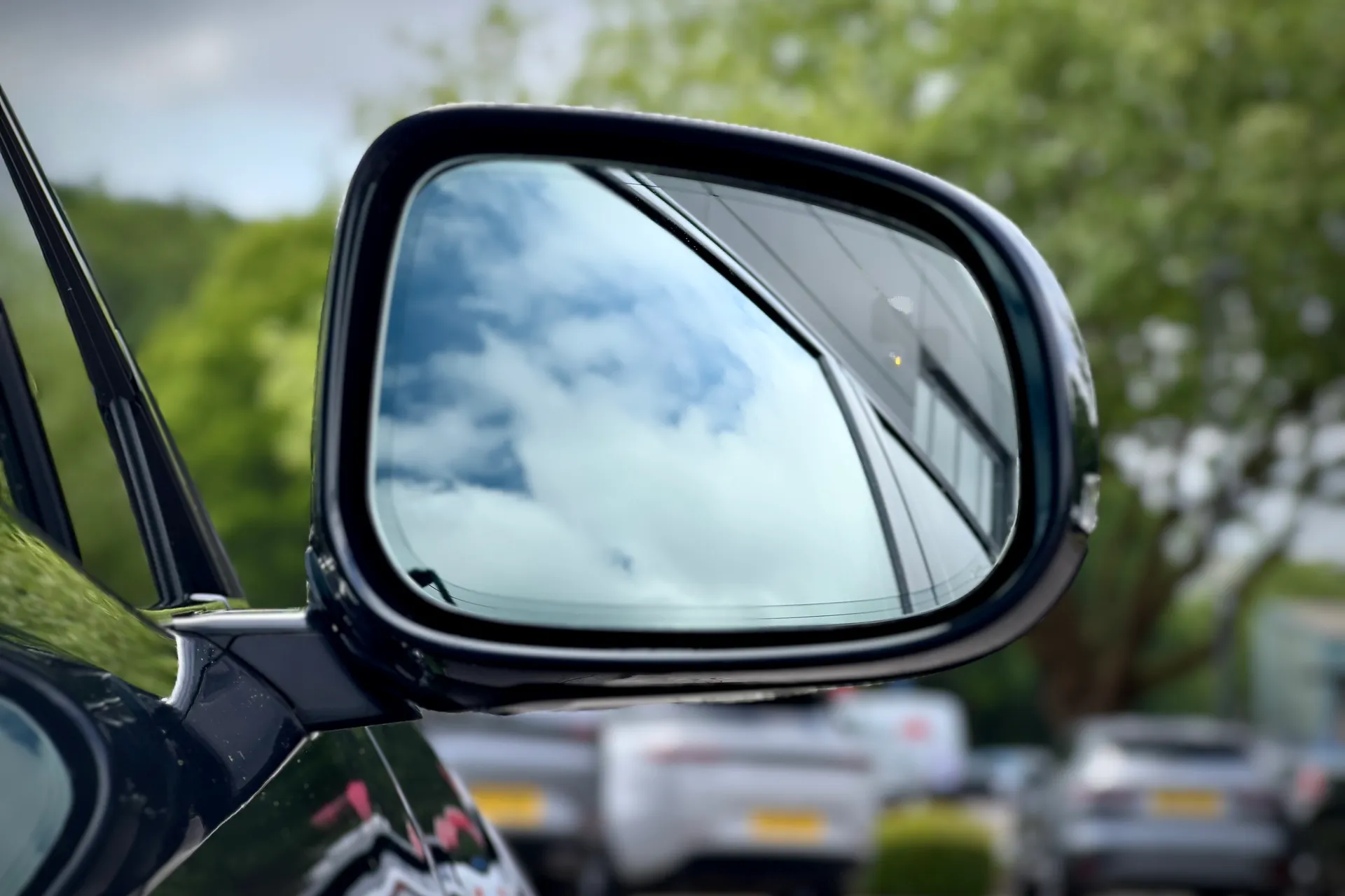 Jaguar I-PACE thumbnail image number 14