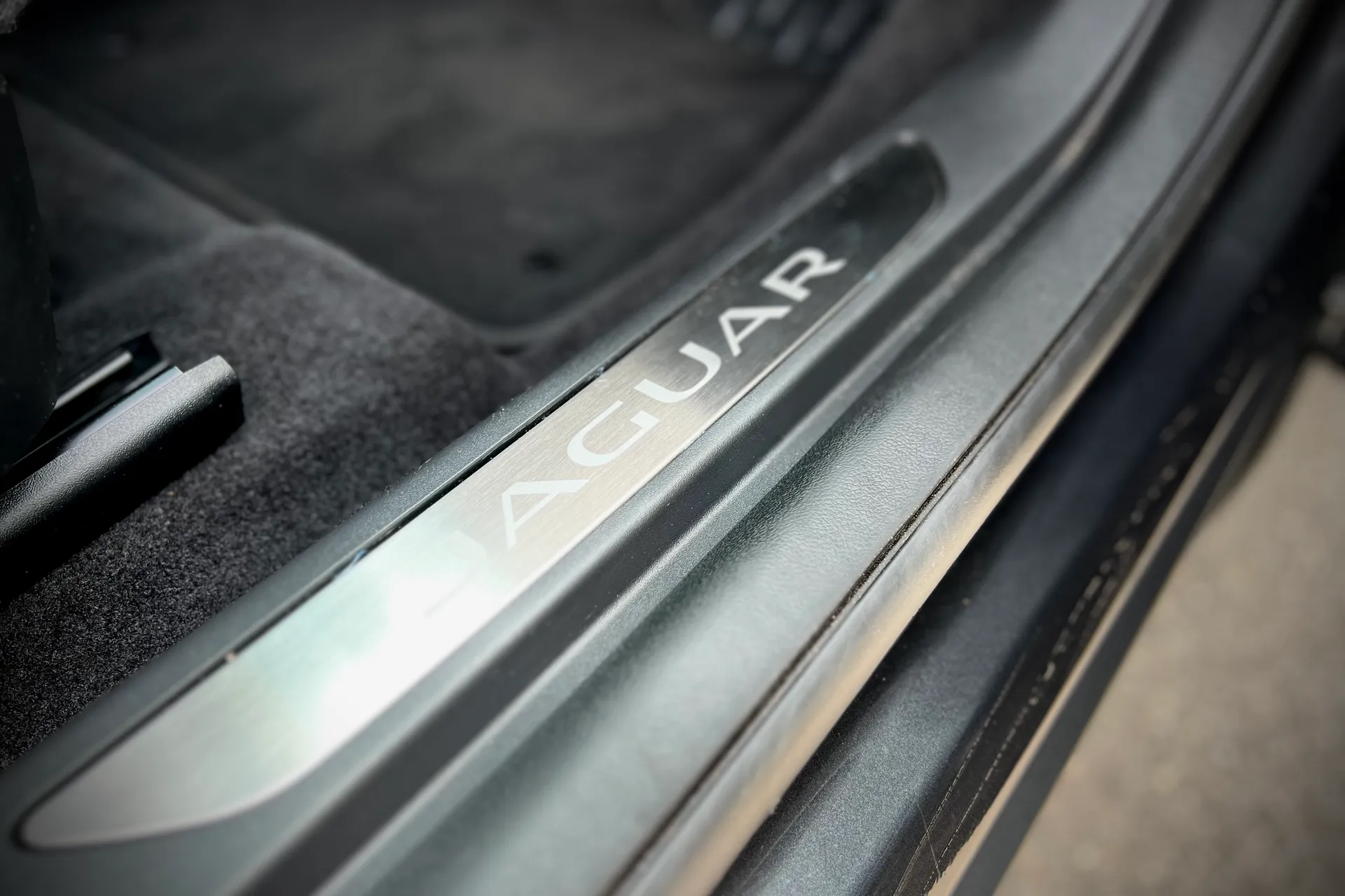 Jaguar I-PACE thumbnail image number 52