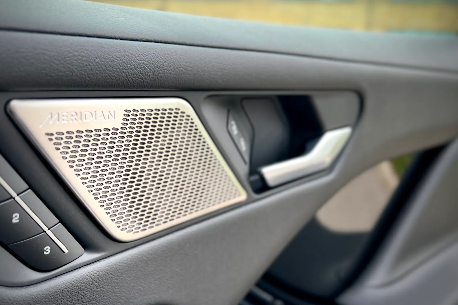 Jaguar I-PACE thumbnail image number 65
