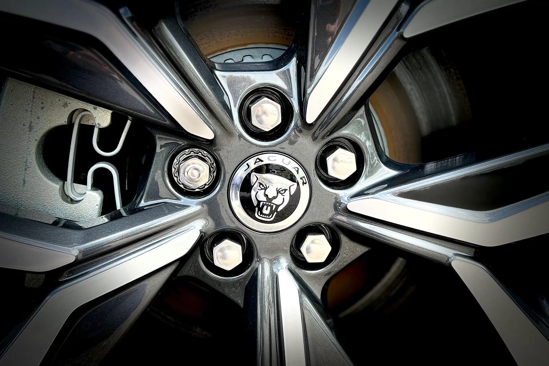 Jaguar I-PACE thumbnail image number 23