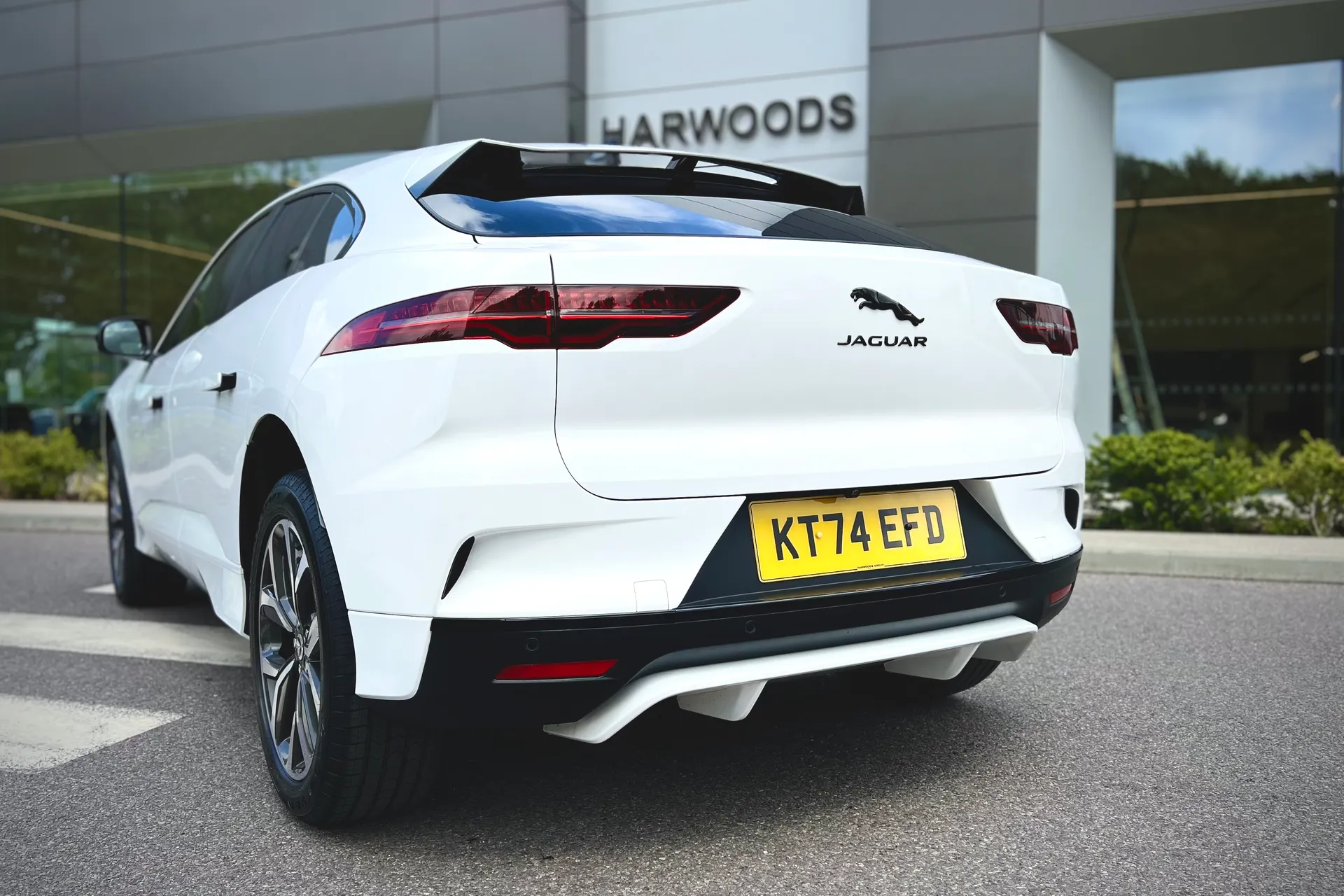 Jaguar I-PACE thumbnail image number 17