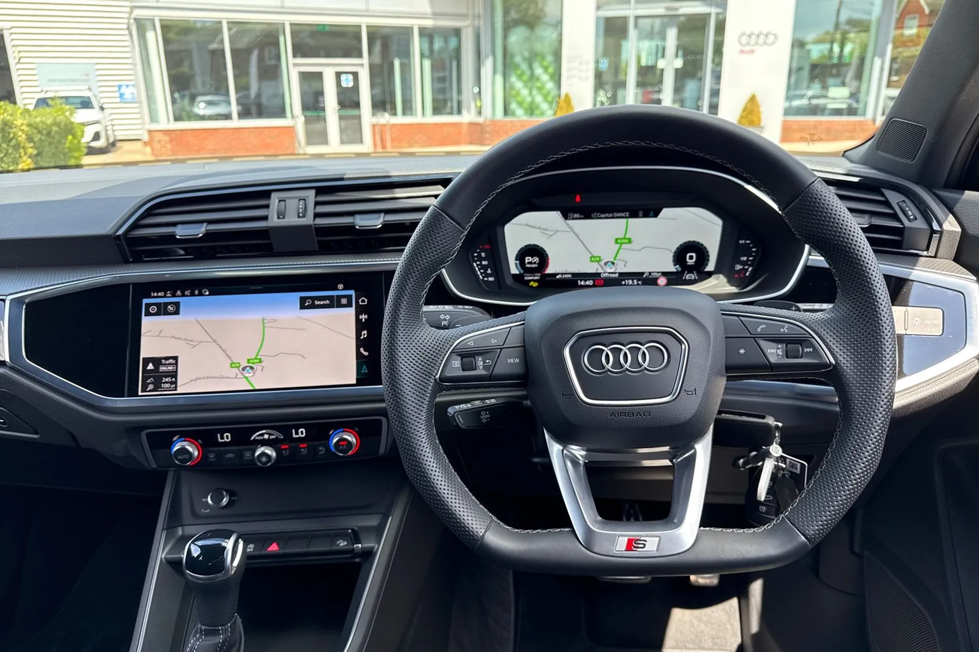 Audi Q3 thumbnail image number 35