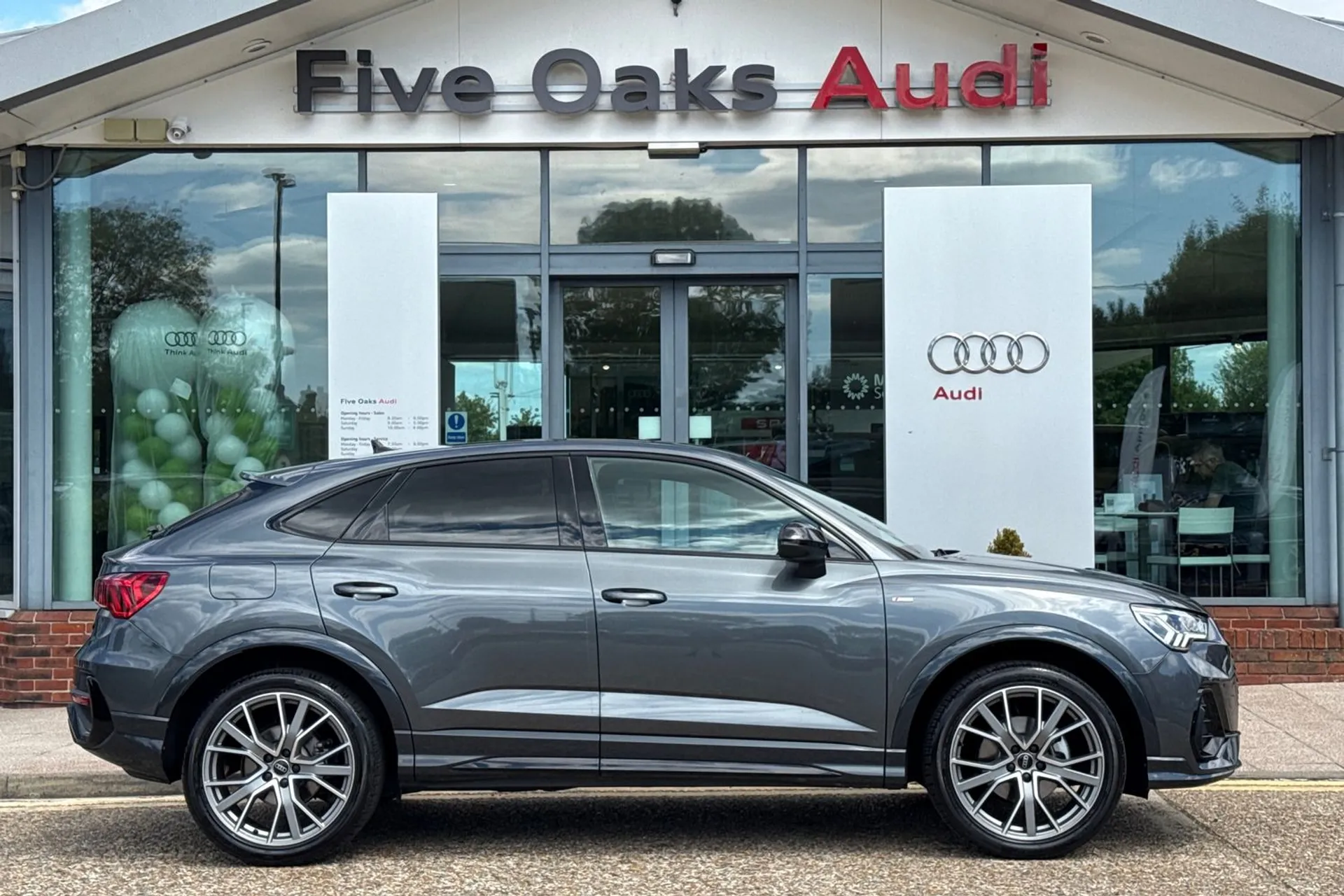 Audi Q3 thumbnail image number 2
