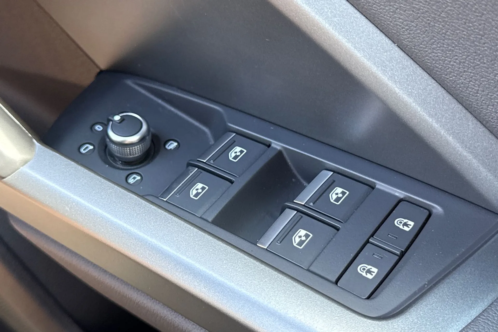 Audi Q3 thumbnail image number 17