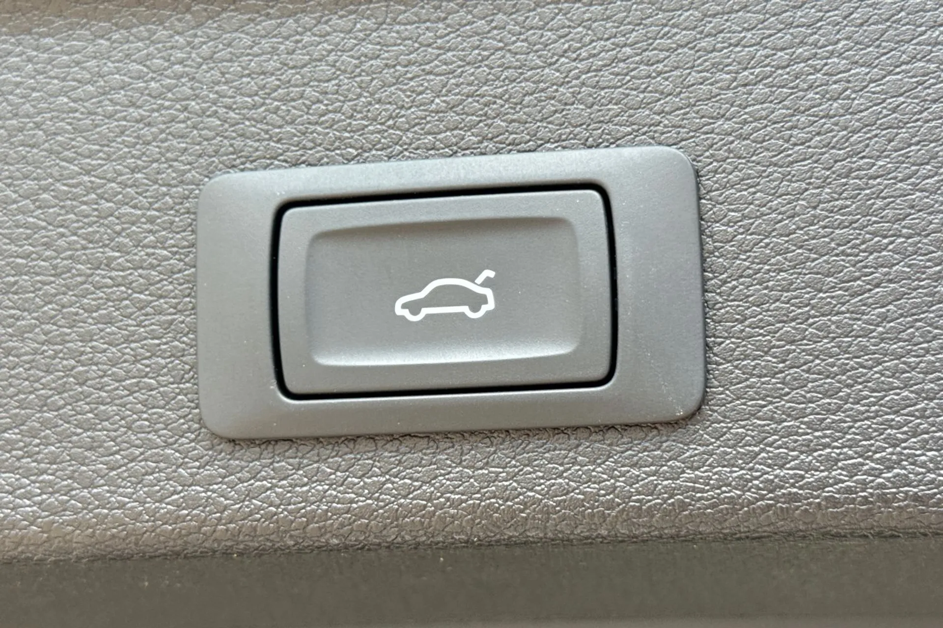 Audi Q3 thumbnail image number 31