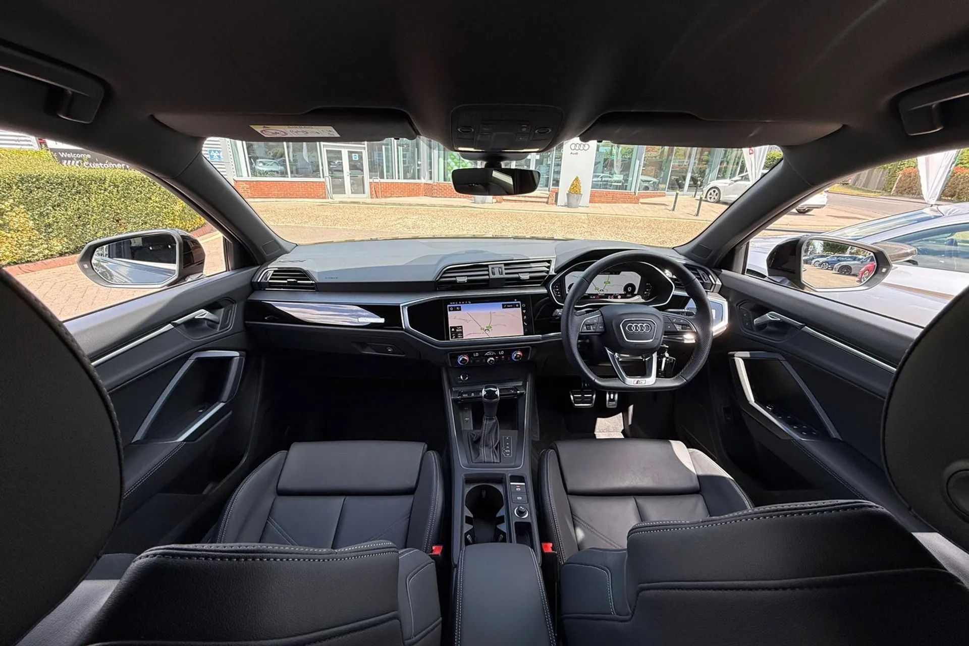 Audi Q3 thumbnail image number 3