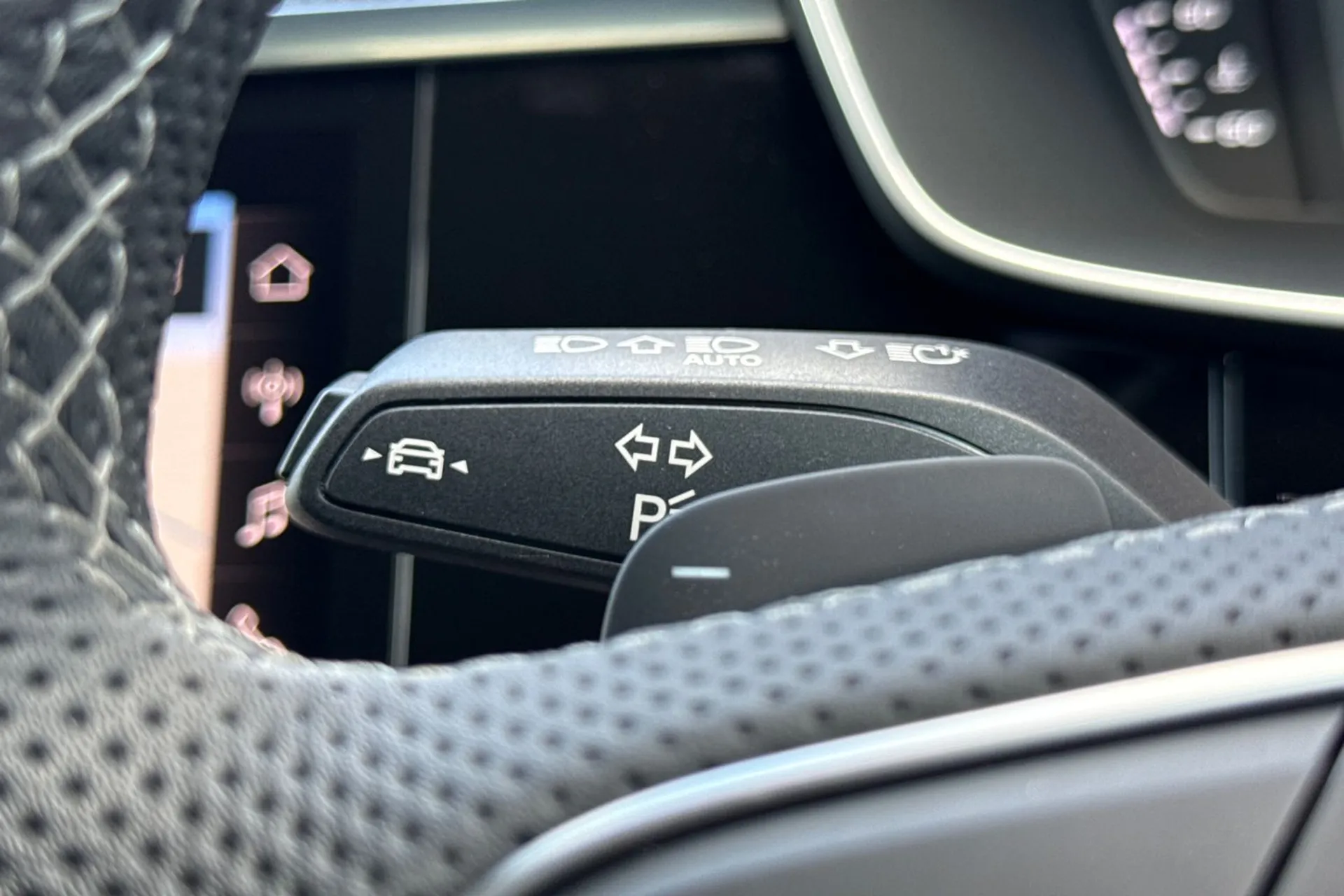 Audi Q3 thumbnail image number 16