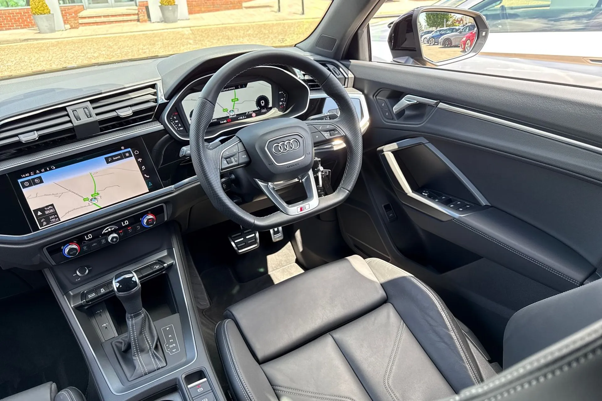 Audi Q3 thumbnail image number 36