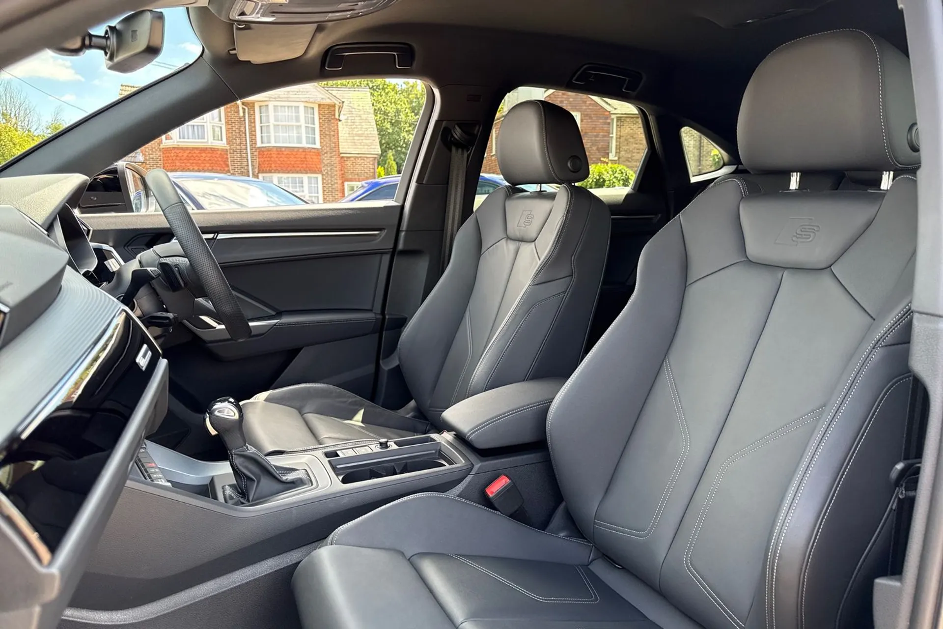 Audi Q3 thumbnail image number 28
