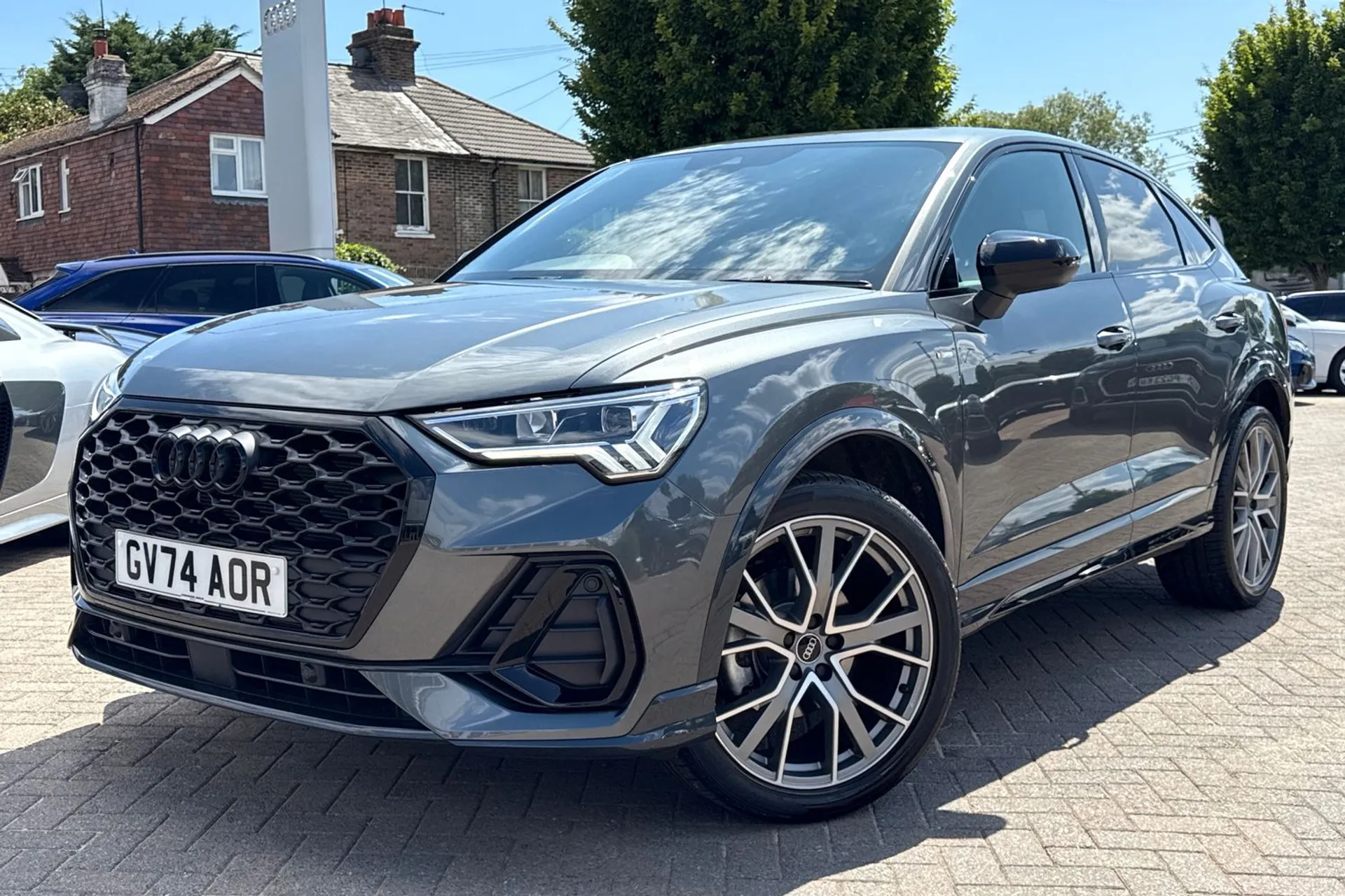 Audi Q3 thumbnail image number 24