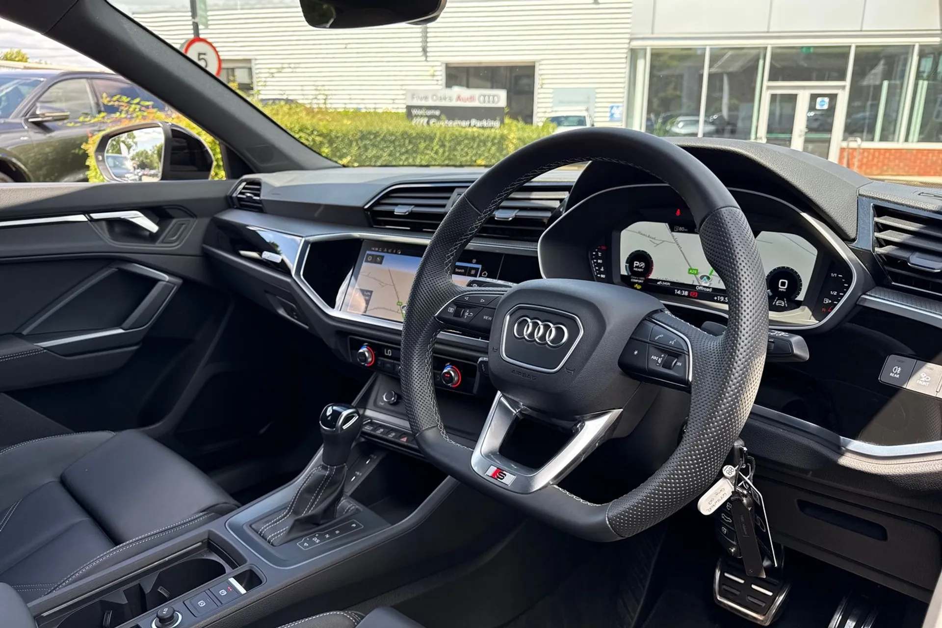 Audi Q3 thumbnail image number 26