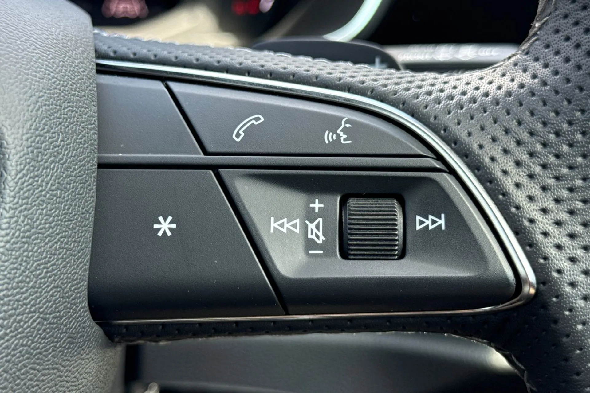 Audi Q3 thumbnail image number 20