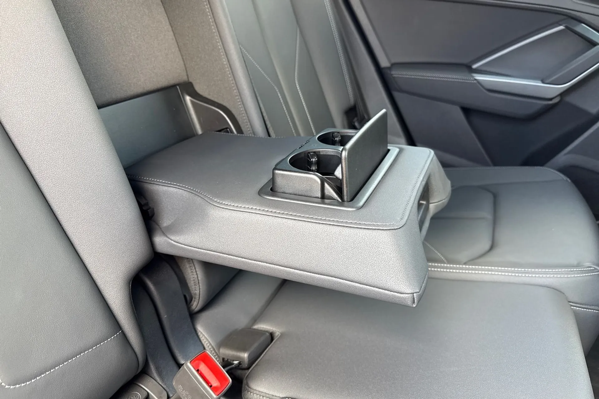 Audi Q3 thumbnail image number 40