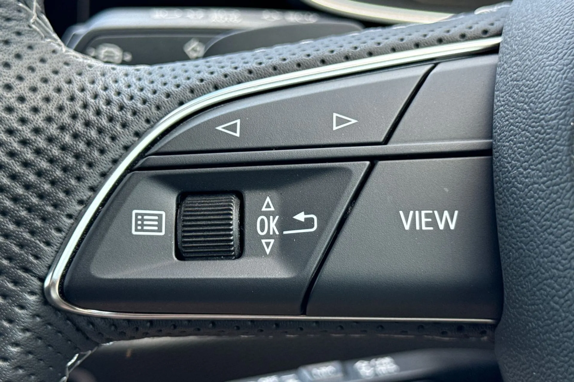 Audi Q3 thumbnail image number 19