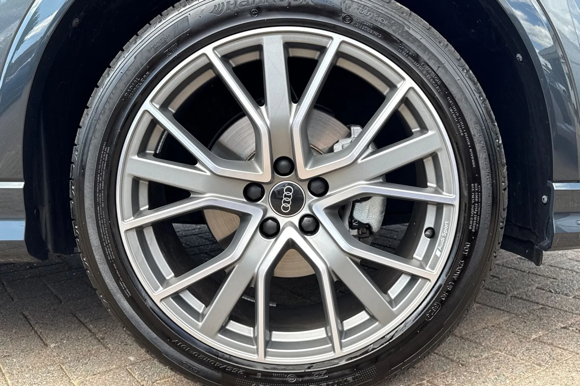 Audi Q3 thumbnail image number 8