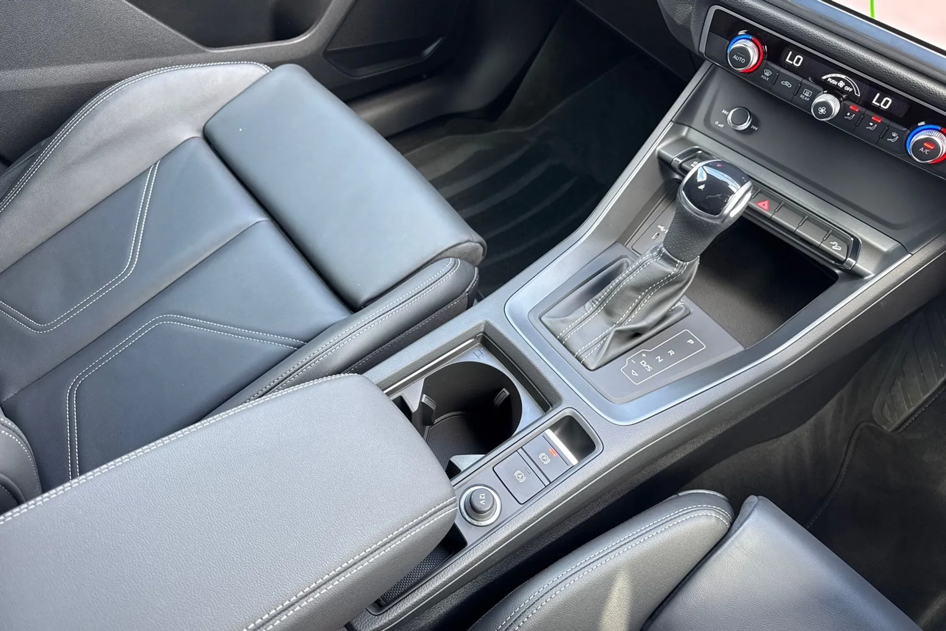 Audi Q3 thumbnail image number 33