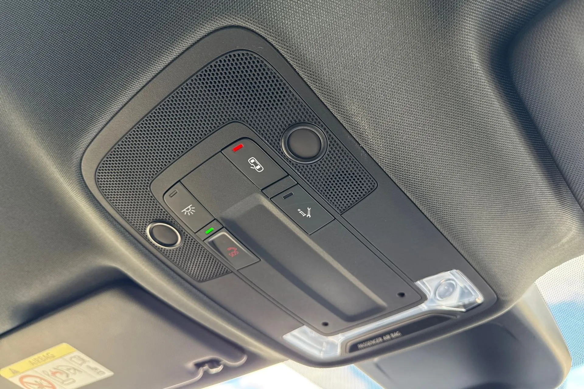Audi Q3 thumbnail image number 18