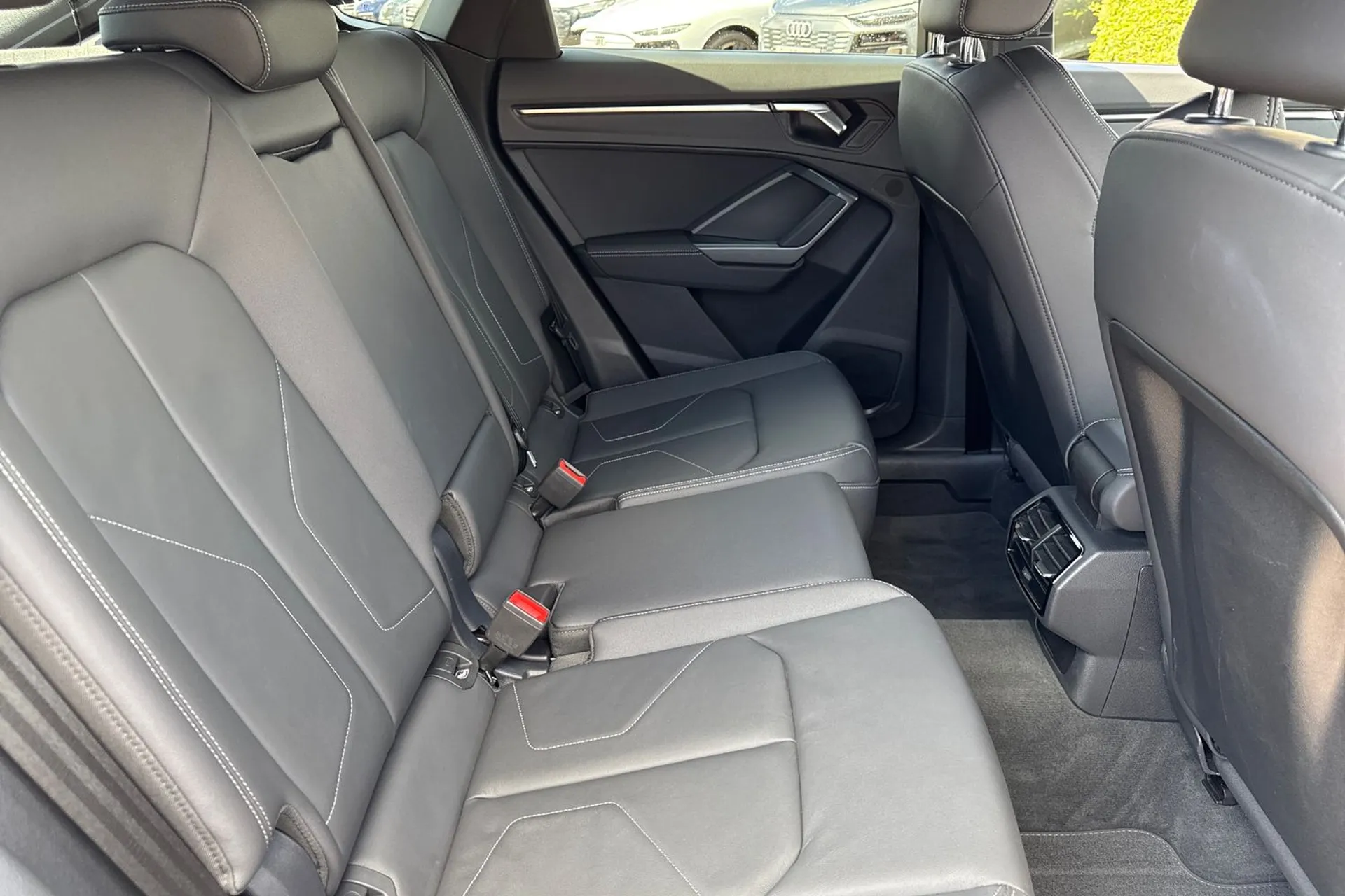 Audi Q3 thumbnail image number 39